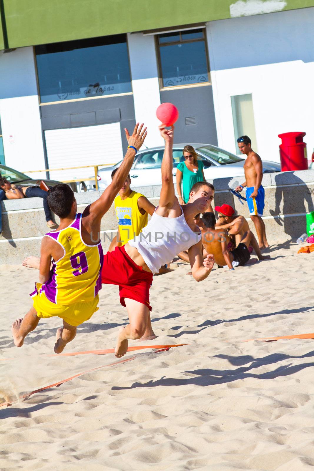 CADIZ, SPAIN - JULY 19: Unidentified players compete in a match between Los Negritos and Ademar Adentro in the 19th league of beach handball of Cadiz on July 19, 2011 in Cadiz, Spain