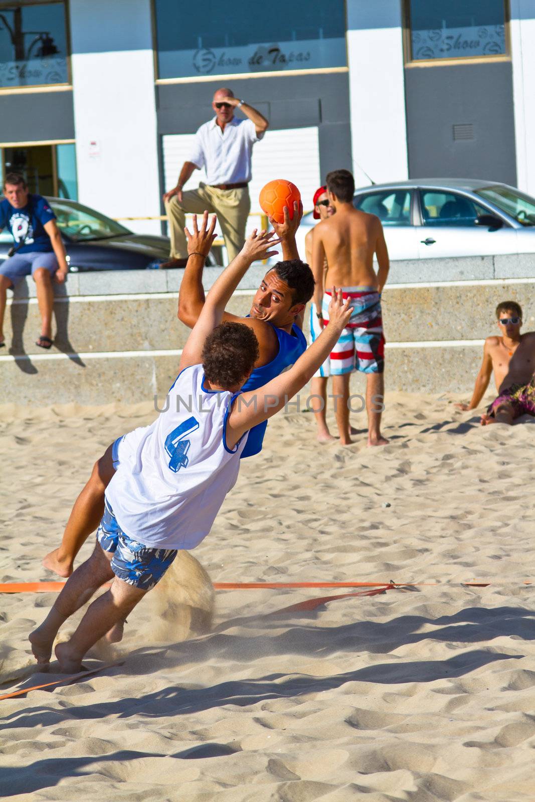 CADIZ, SPAIN - JULY 19: Unidentified players compete in a match between Valcarcel Recuperado and DecoHogar in the 19th league of beach handball of Cadiz on July 19, 2011 in Cadiz, Spain