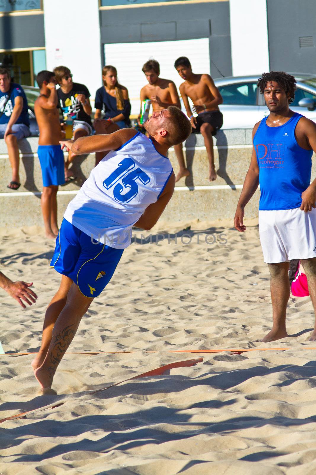 CADIZ, SPAIN - JULY 19: Unidentified players compete in a match between Valcarcel Recuperado and DecoHogar in the 19th league of beach handball of Cadiz on July 19, 2011 in Cadiz, Spain