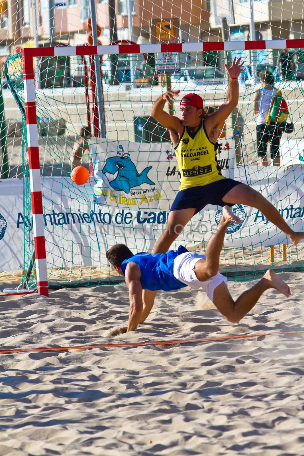 CADIZ, SPAIN - JULY 19: Unidentified players compete in a match between Valcarcel Recuperado and DecoHogar in the 19th league of beach handball of Cadiz on July 19, 2011 in Cadiz, Spain