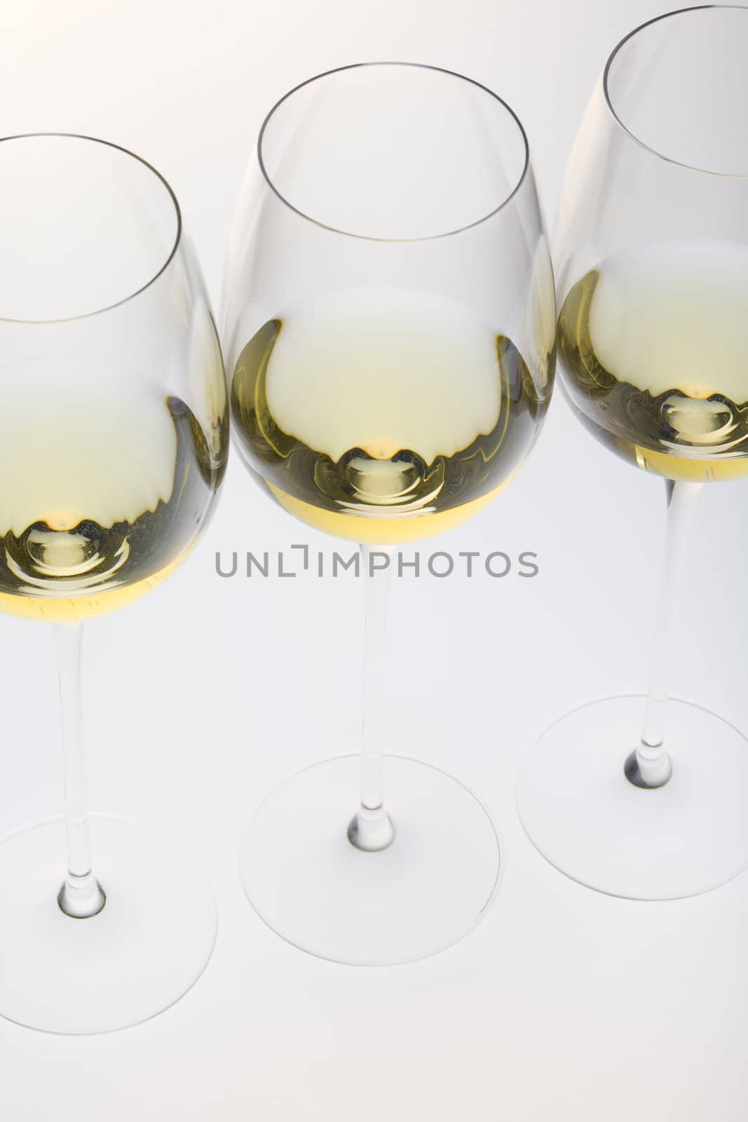 wineglasses with white wine by phbcz