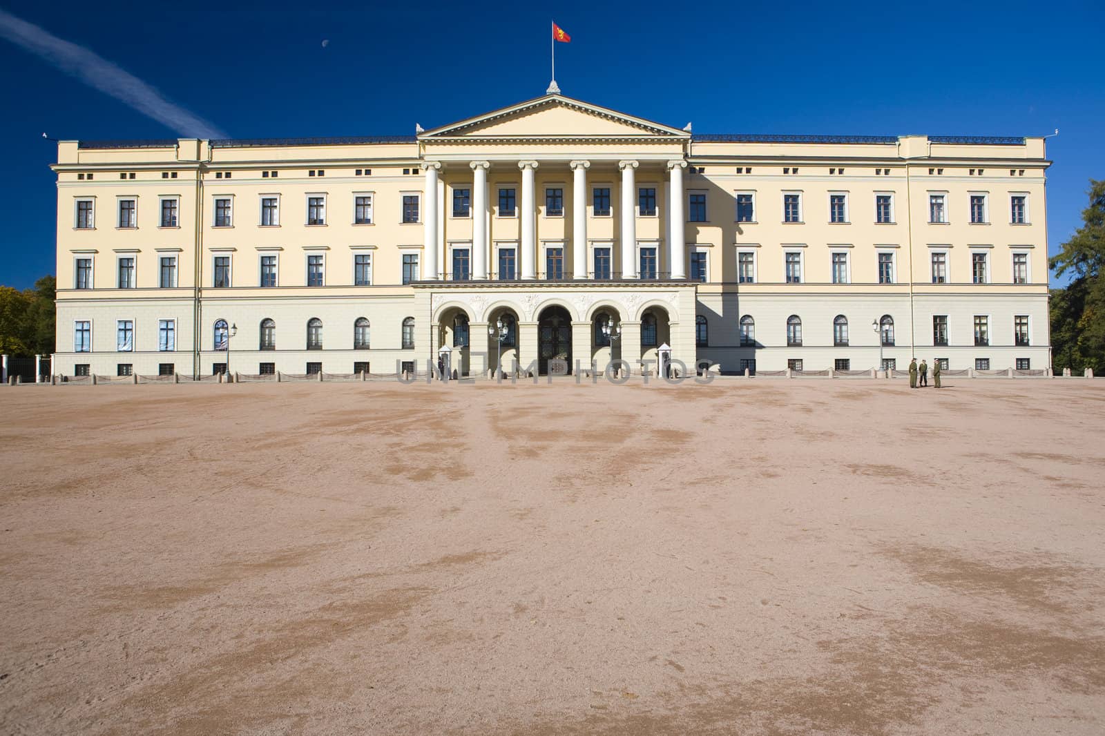 Slottet (Royal Palace), Oslo, Norway by phbcz