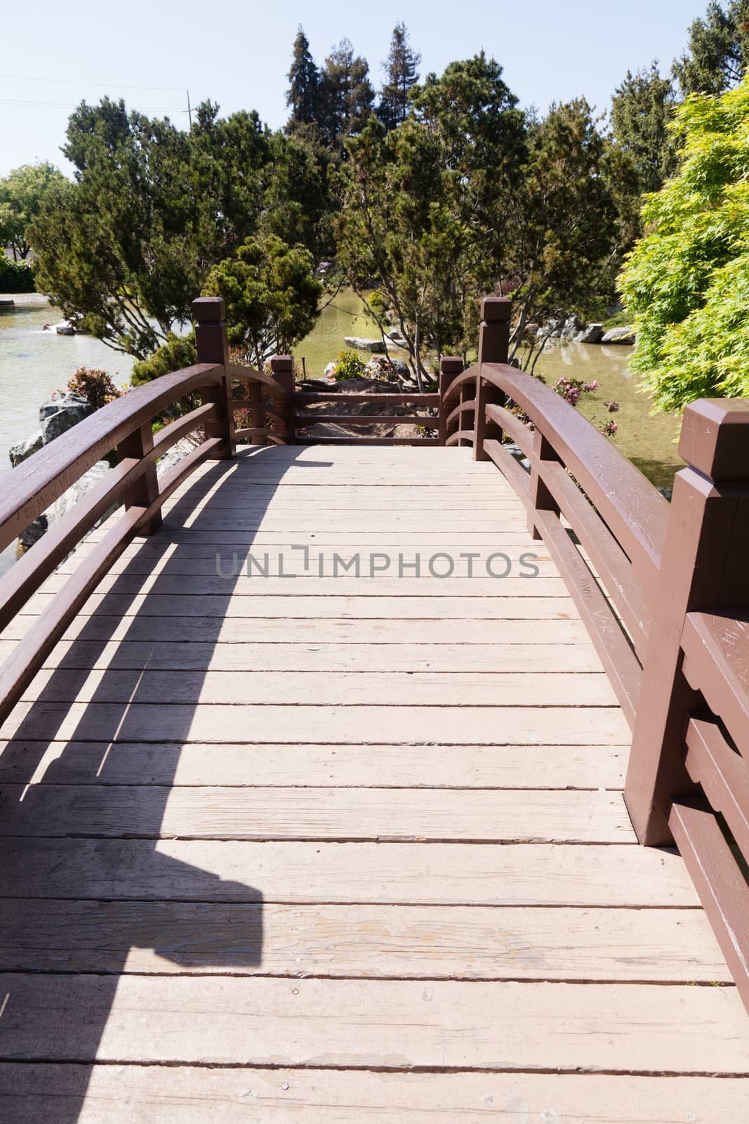 Gardens in traditional Japanese style, can be found at private homes, in neighborhood or city parks, and at historical landmarks such as Buddhist temples and old castles.