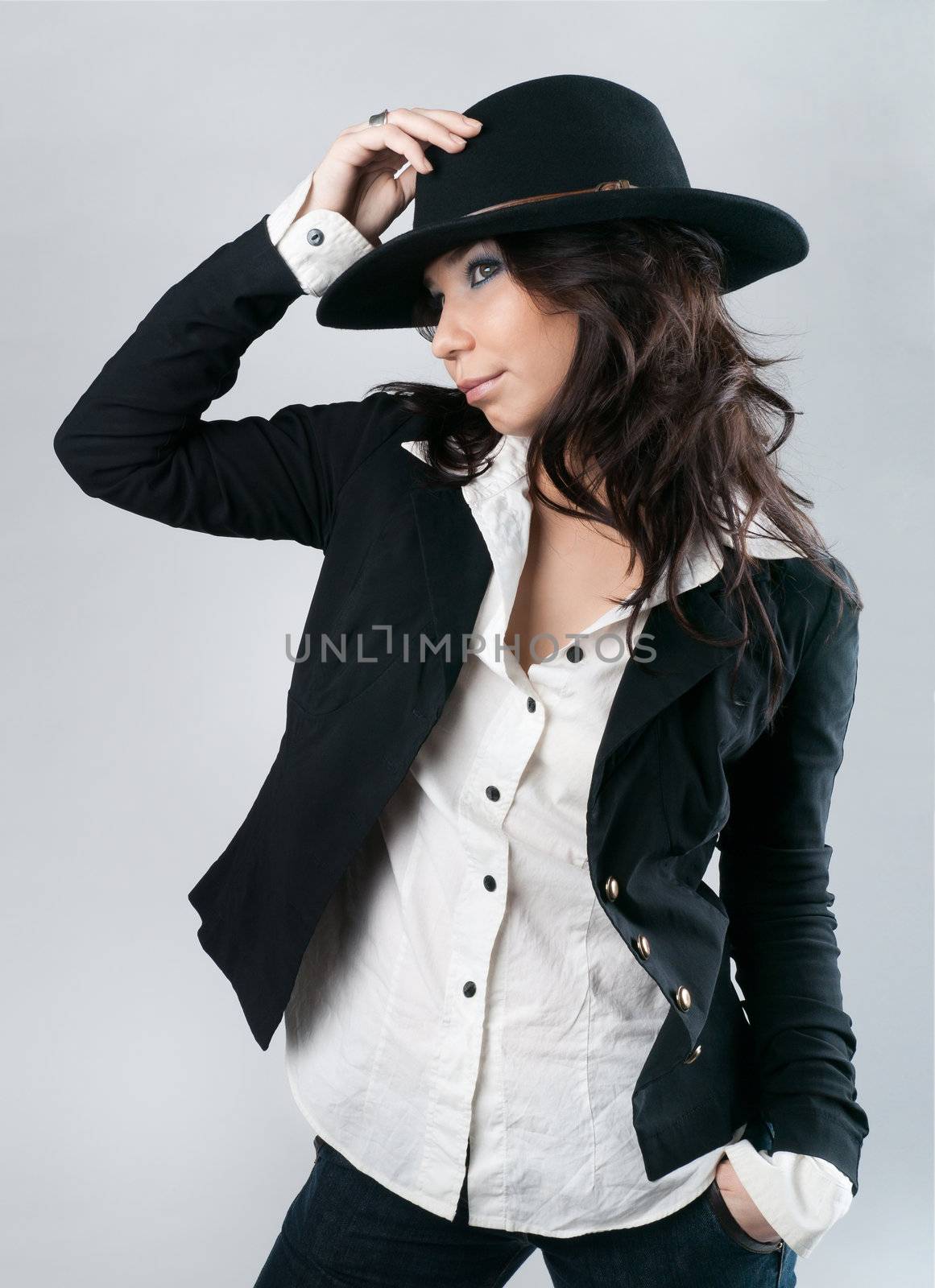  Beautiful woman in cowboy hat.