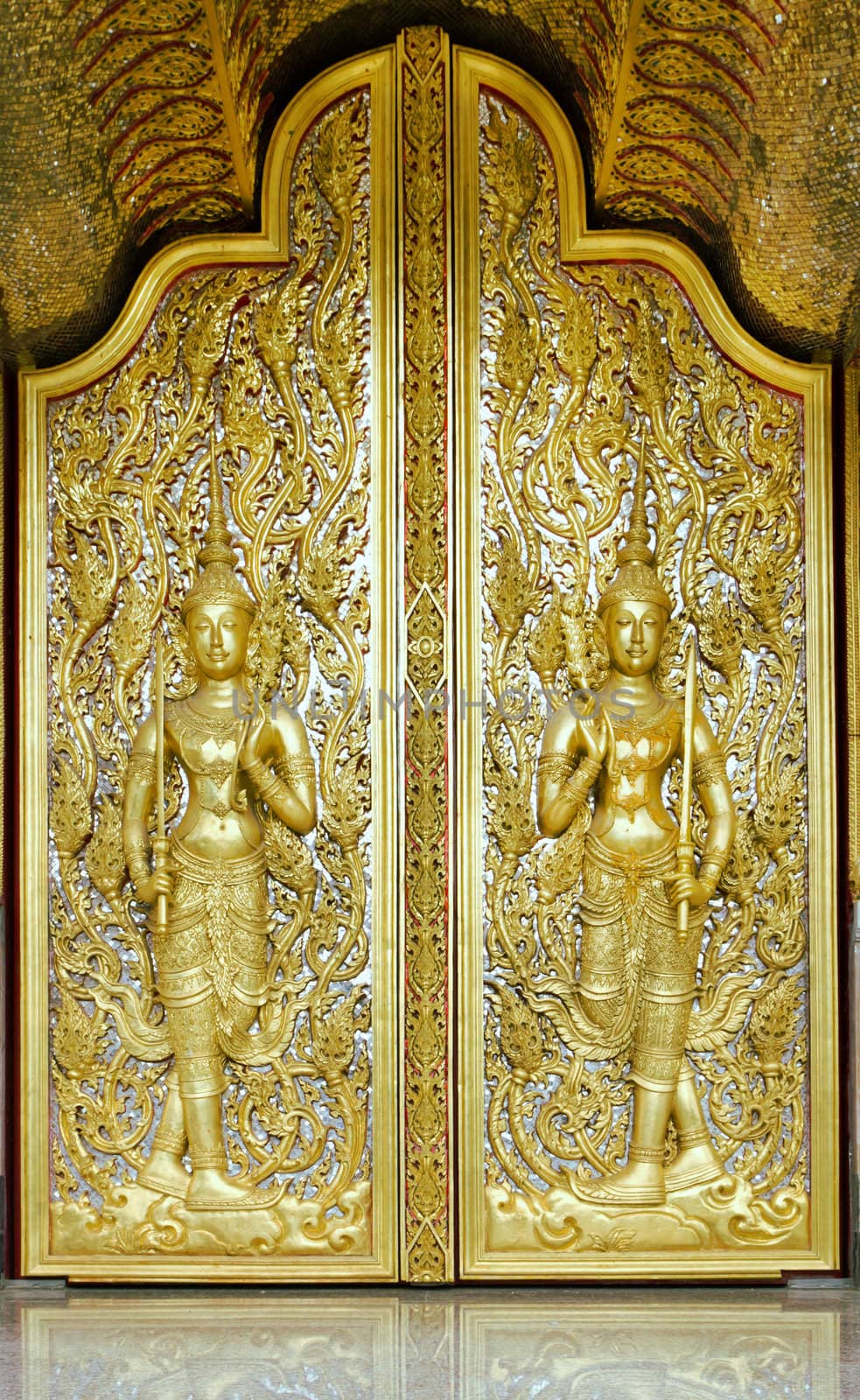 golden door sculpture in Thailand by stoonn