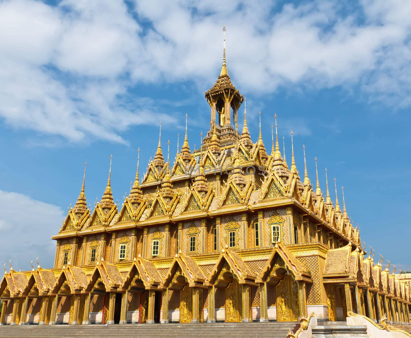 Temple in Thailand by stoonn