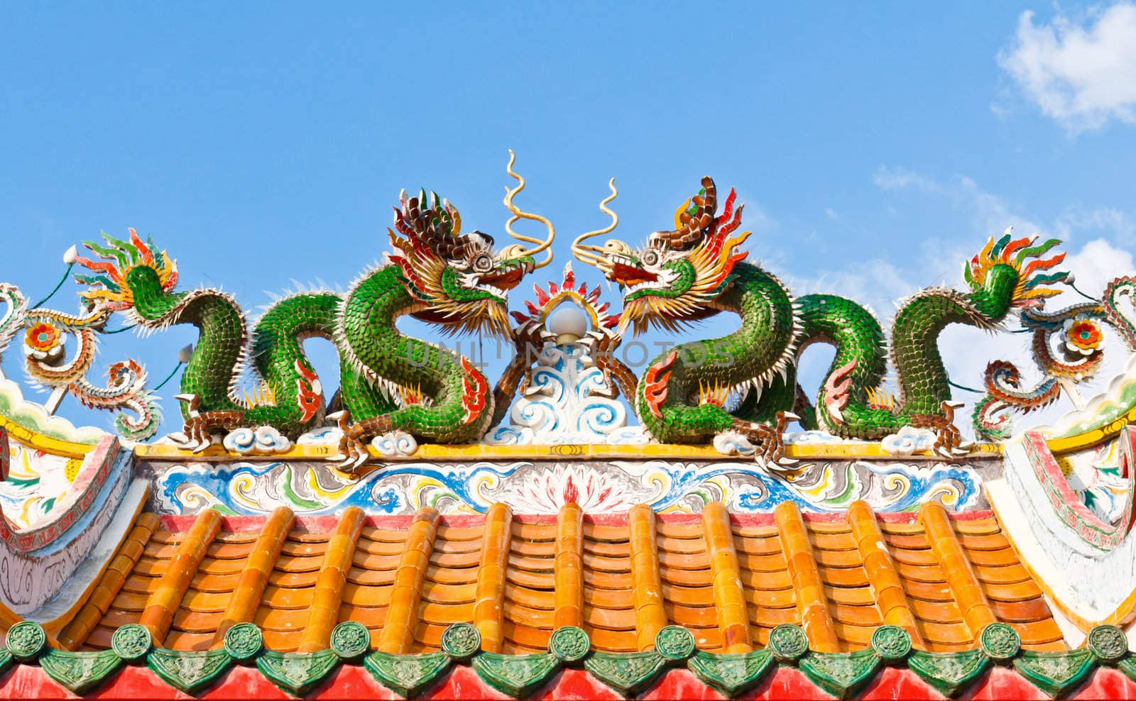 Two dragon on roof by stoonn