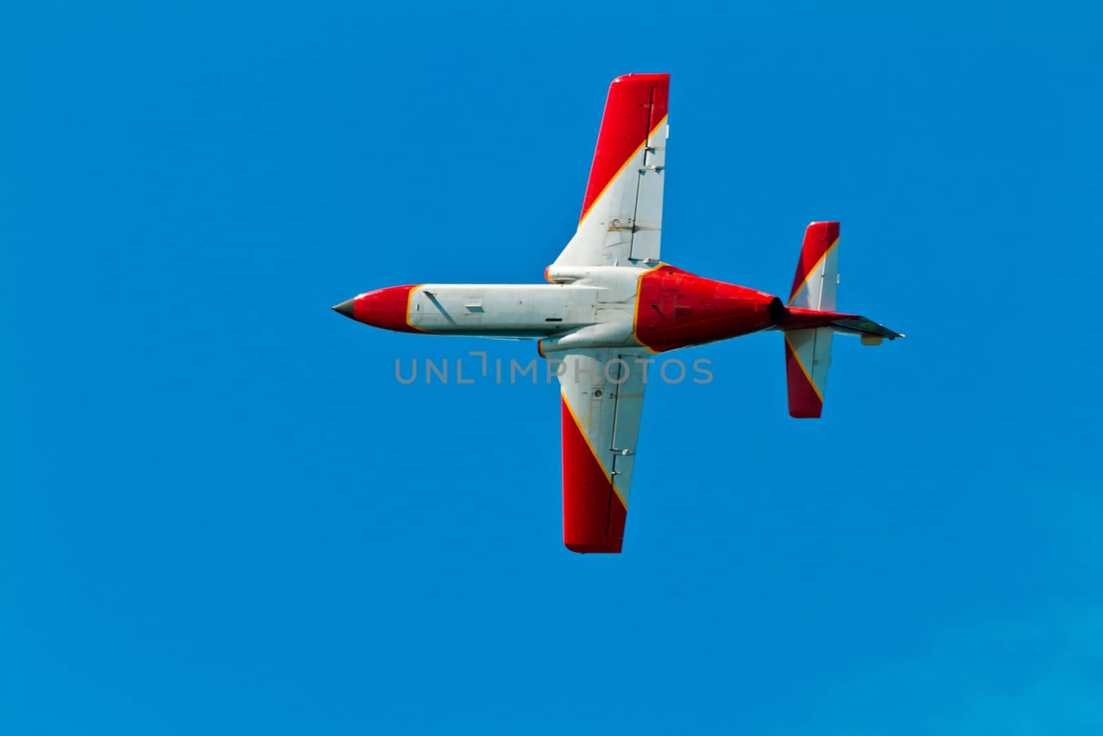CADIZ, SPAIN-SEP 9: Aircrafts of the Patrulla Aguila taking part in a test on the 4th airshow of Cadiz on Sep 9, 2011, in Cadiz, Spain
