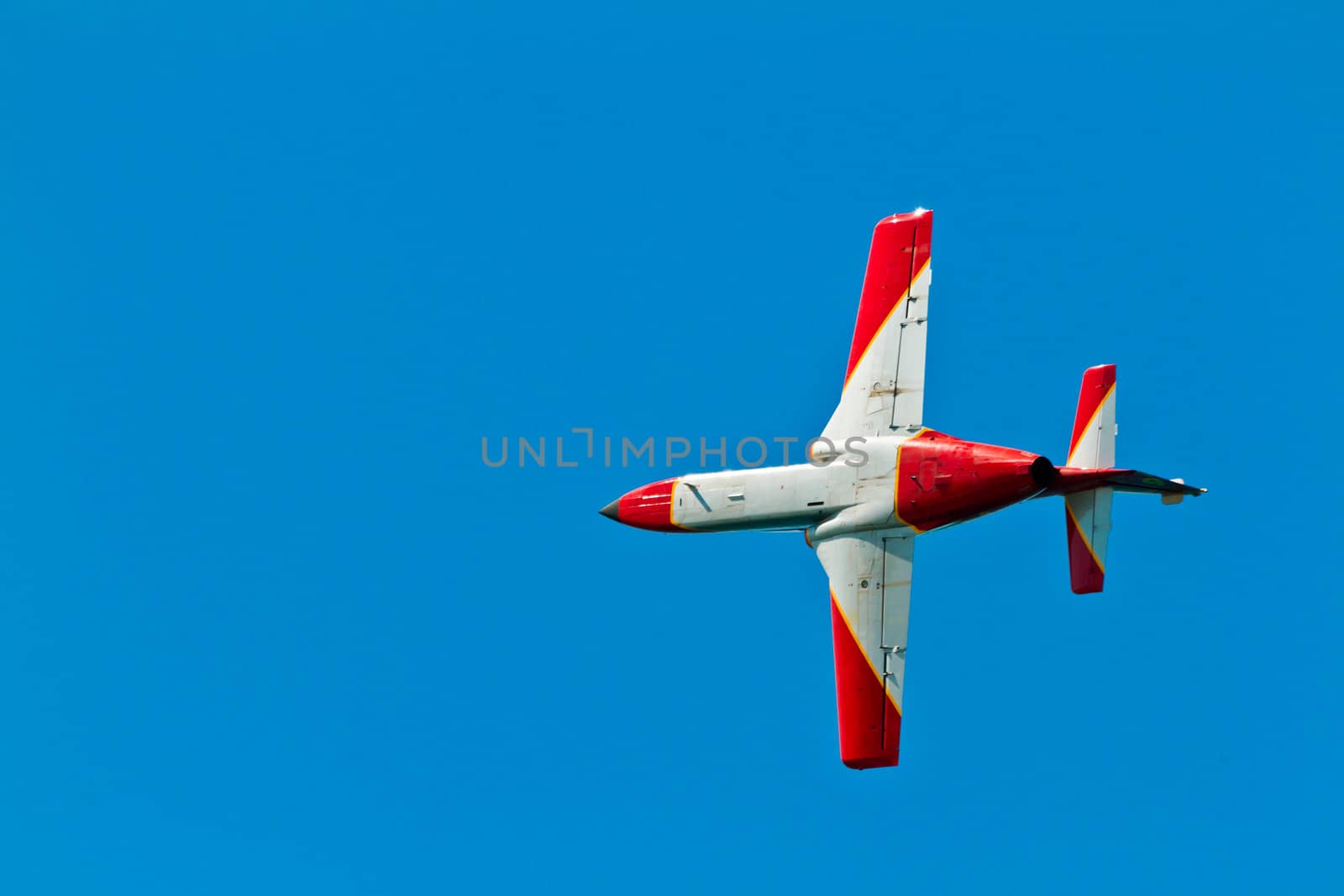 CADIZ, SPAIN-SEP 9: Aircrafts of the Patrulla Aguila taking part in a test on the 4th airshow of Cadiz on Sep 9, 2011, in Cadiz, Spain