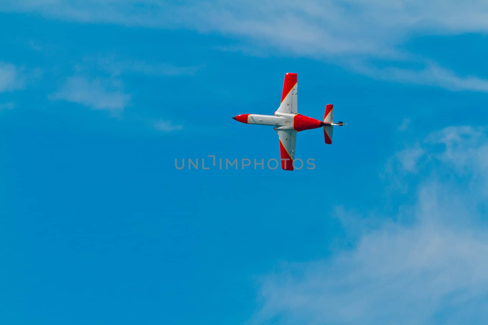 CADIZ, SPAIN-SEP 9: Aircrafts of the Patrulla Aguila taking part in a test on the 4th airshow of Cadiz on Sep 9, 2011, in Cadiz, Spain