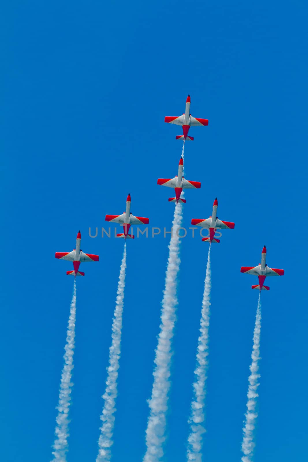 CADIZ, SPAIN-SEP 9: Aircrafts of the Patrulla Aguila taking part in a test on the 4th airshow of Cadiz on Sep 9, 2011, in Cadiz, Spain