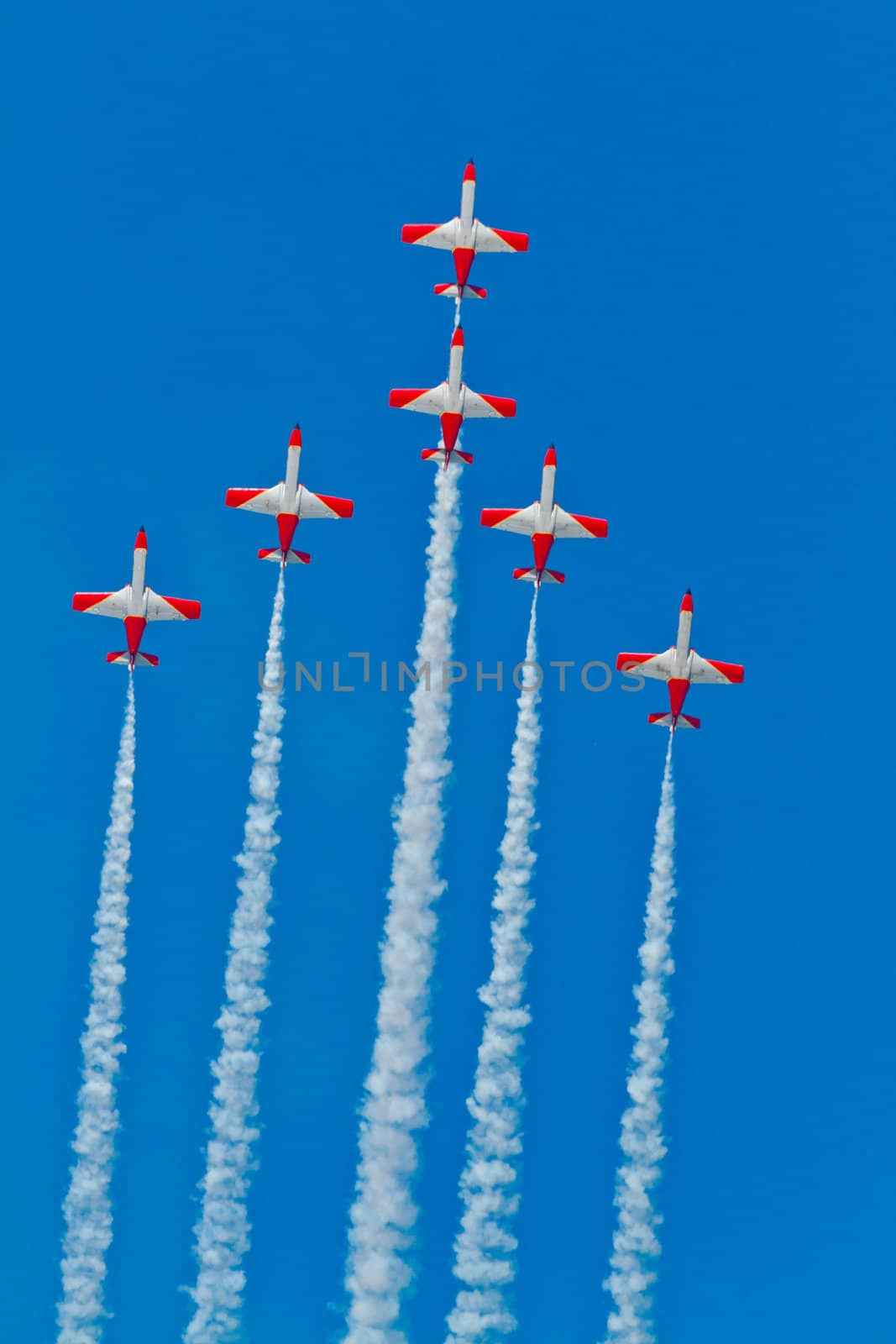 CADIZ, SPAIN-SEP 9: Aircrafts of the Patrulla Aguila taking part in a test on the 4th airshow of Cadiz on Sep 9, 2011, in Cadiz, Spain
