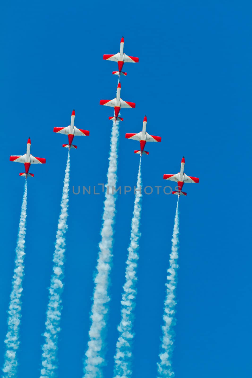 CADIZ, SPAIN-SEP 9: Aircrafts of the Patrulla Aguila taking part in a test on the 4th airshow of Cadiz on Sep 9, 2011, in Cadiz, Spain