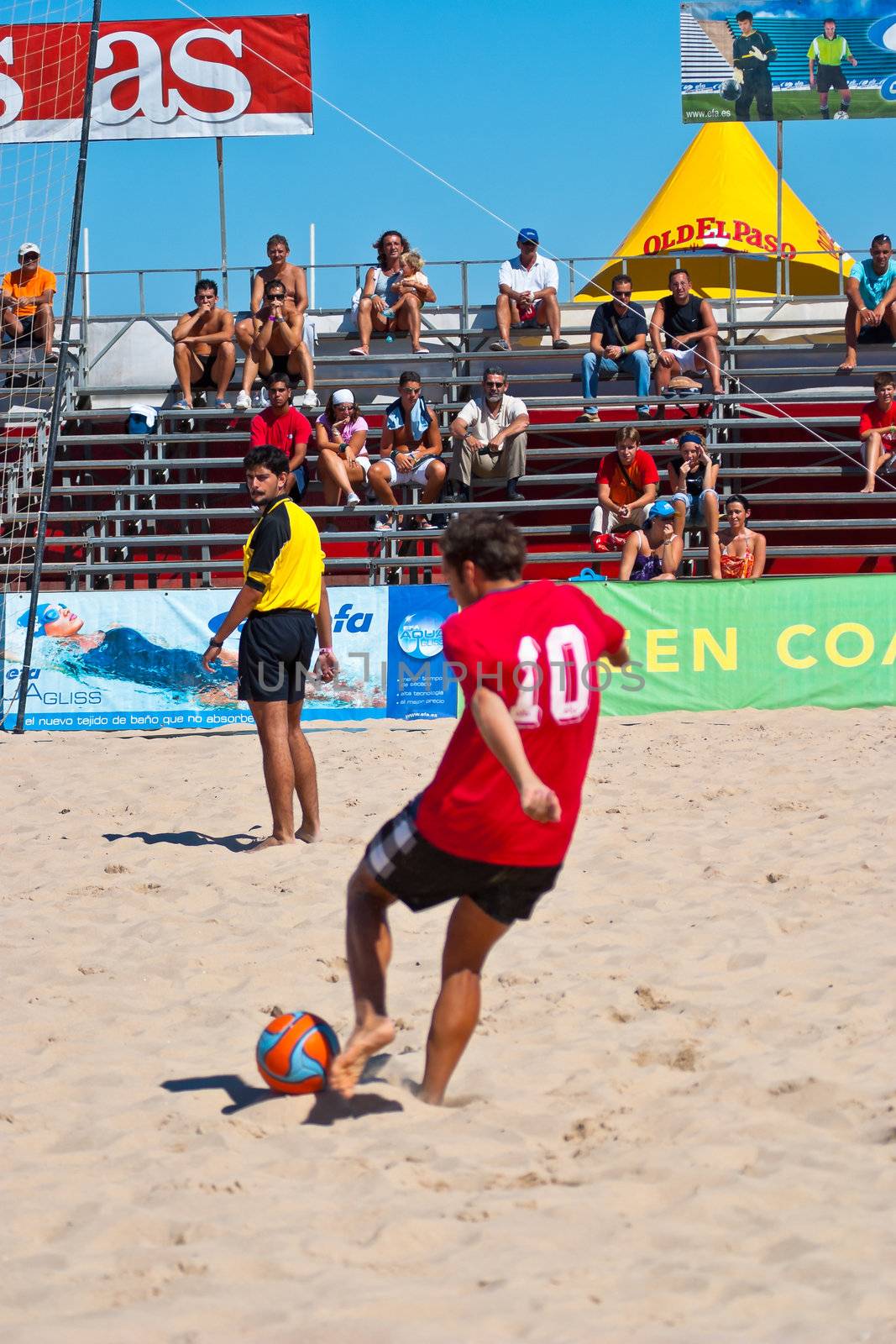 CADIZ, SPAIN -  JUL 30:  Unknown player of the team of Gijon playing the Spanish Championship of Beach Soccer on Jul 30, 2005 on the beach of La Victoria in Cadiz, Spain