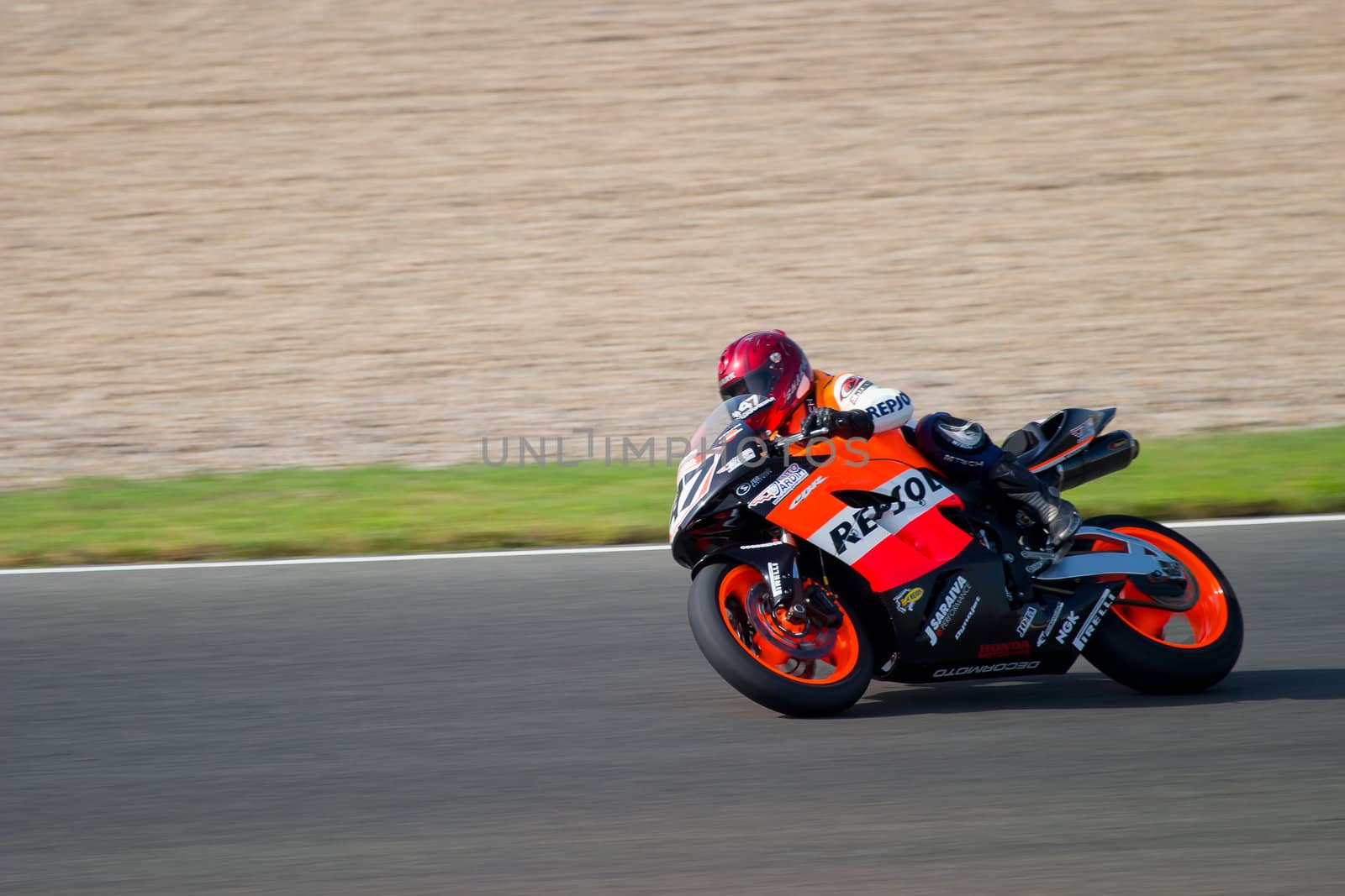 JEREZ DE LA FRONTERA, SPAIN - SEP 03: Pilot of motorcycling of Formula Extreme in the Spanish championship of velocity (CEV) on Sep 03, 2005, in racetrack of velocity of Jerez de la Frontera
