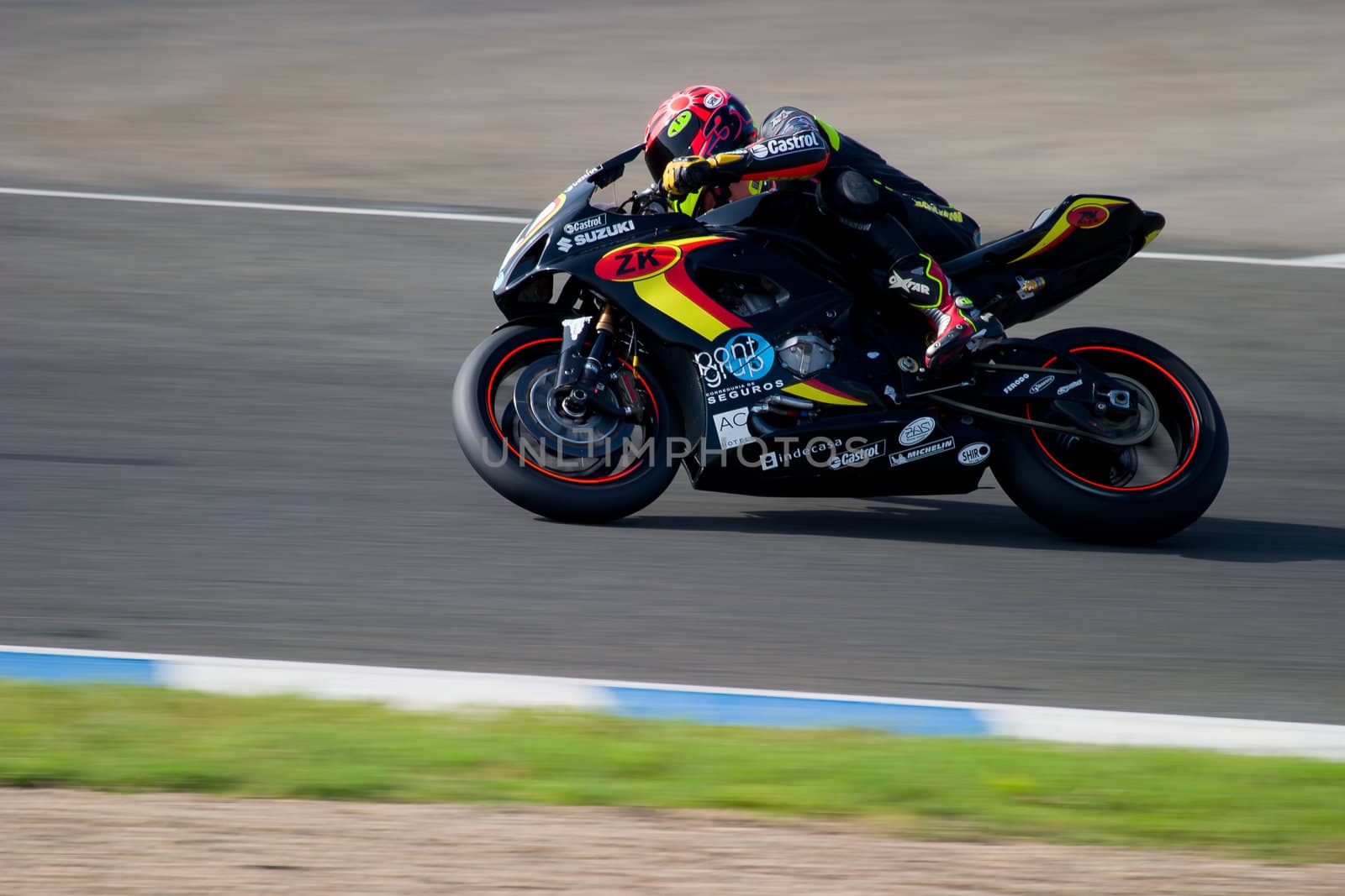 JEREZ DE LA FRONTERA, SPAIN - SEP 03: Pilot of motorcycling of Formula Extreme in the Spanish championship of velocity (CEV) on Sep 03, 2005, in racetrack of velocity of Jerez de la Frontera