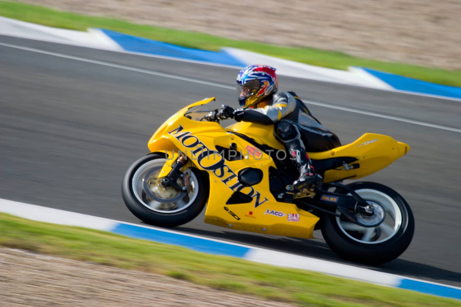 JEREZ DE LA FRONTERA, SPAIN - SEP 03: Pilot of motorcycling of Formula Extreme in the Spanish championship of velocity (CEV) on Sep 03, 2005, in racetrack of velocity of Jerez de la Frontera