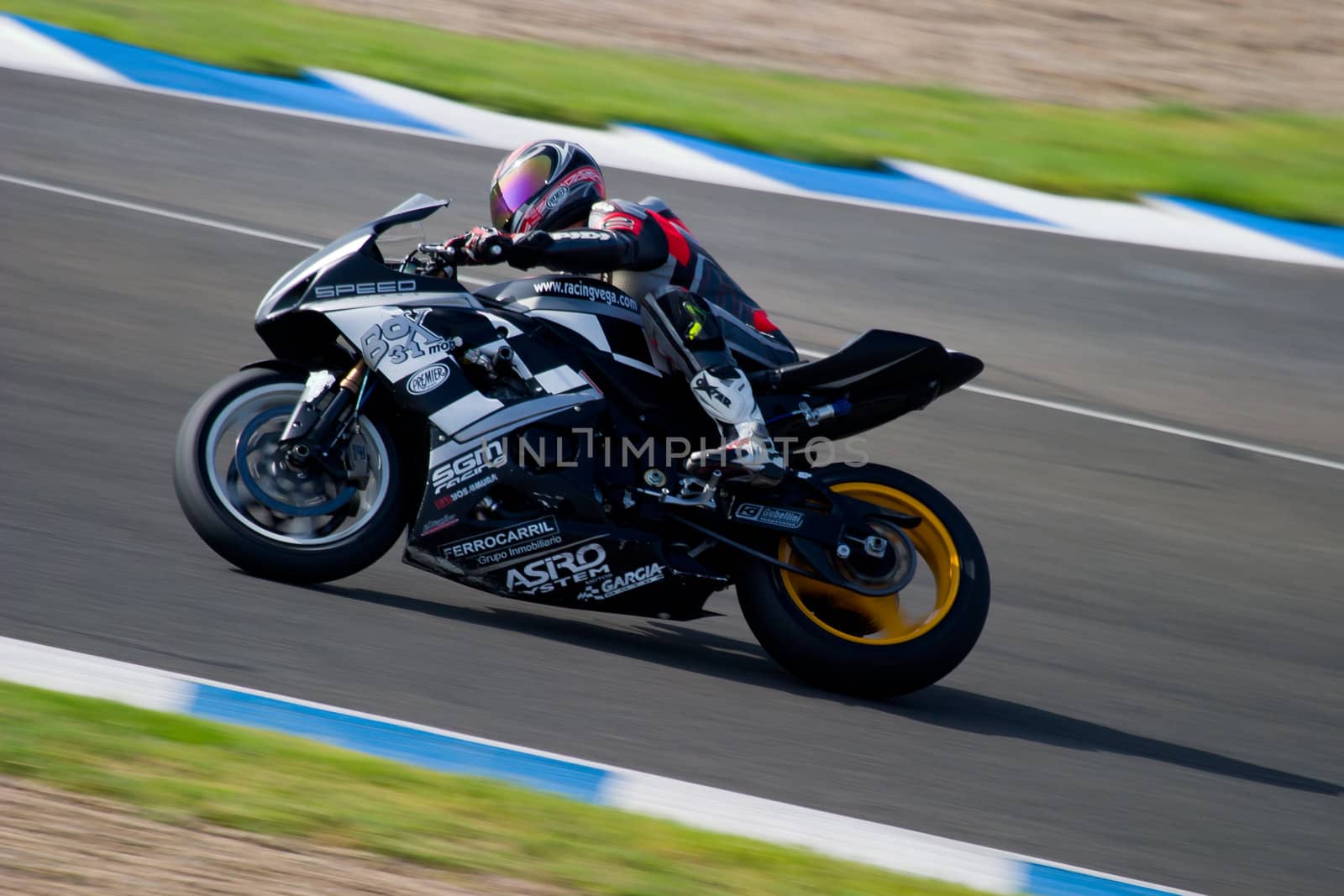 JEREZ DE LA FRONTERA, SPAIN - SEP 03: Pilot of motorcycling of Formula Extreme in the Spanish championship of velocity (CEV) on Sep 03, 2005, in racetrack of velocity of Jerez de la Frontera