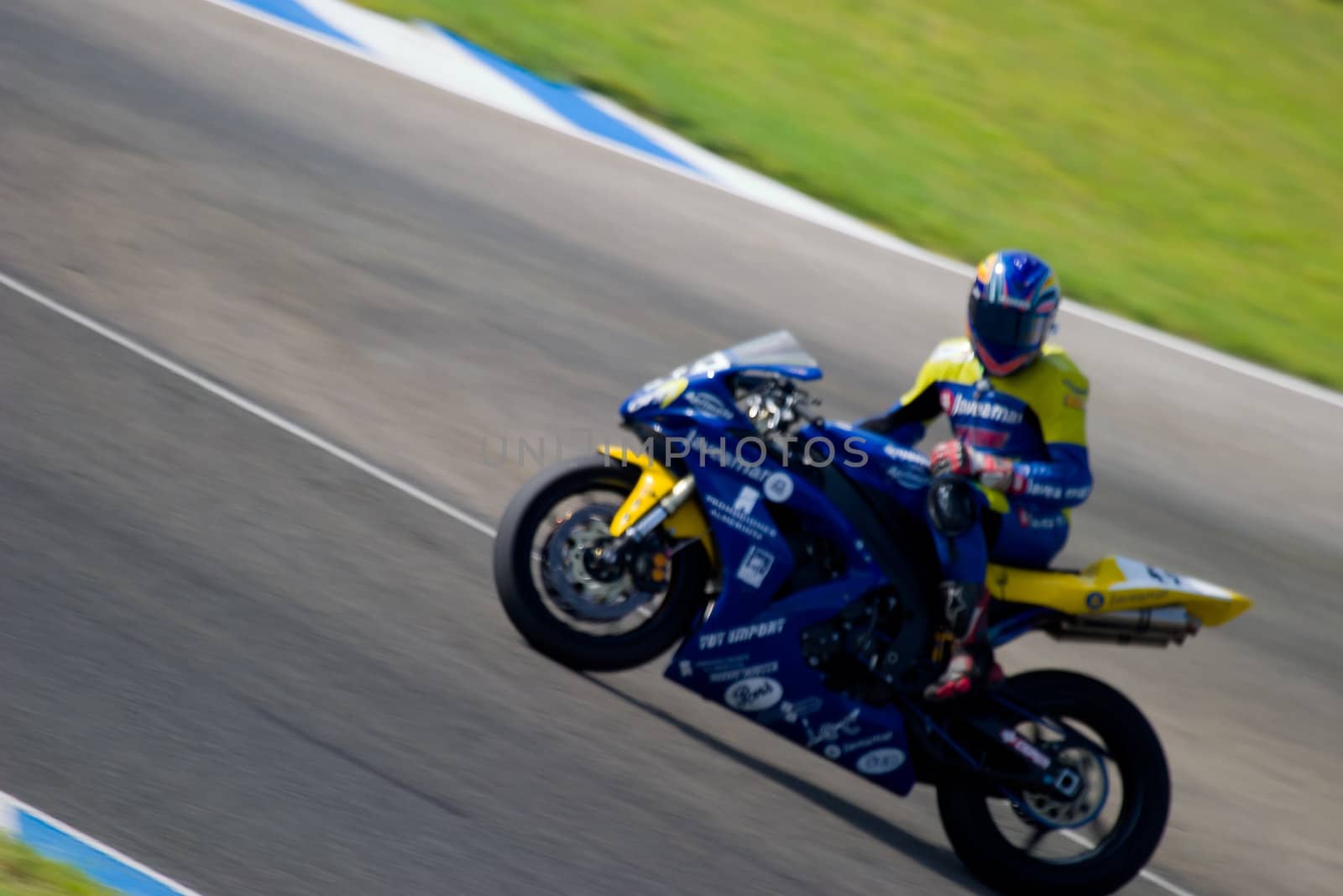 JEREZ DE LA FRONTERA, SPAIN - SEP 03: Pilot of motorcycling of Formula Extreme in the Spanish championship of velocity (CEV) on Sep 03, 2005, in racetrack of velocity of Jerez de la Frontera