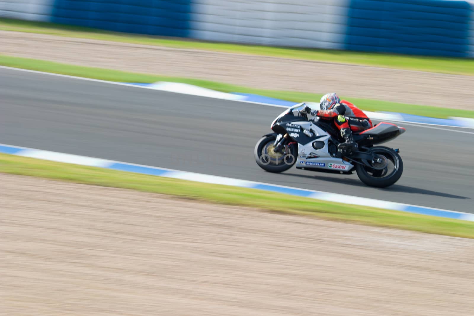 JEREZ DE LA FRONTERA, SPAIN - SEP 03: Pilot of motorcycling of Formula Extreme in the Spanish championship of velocity (CEV) on Sep 03, 2005, in racetrack of velocity of Jerez de la Frontera