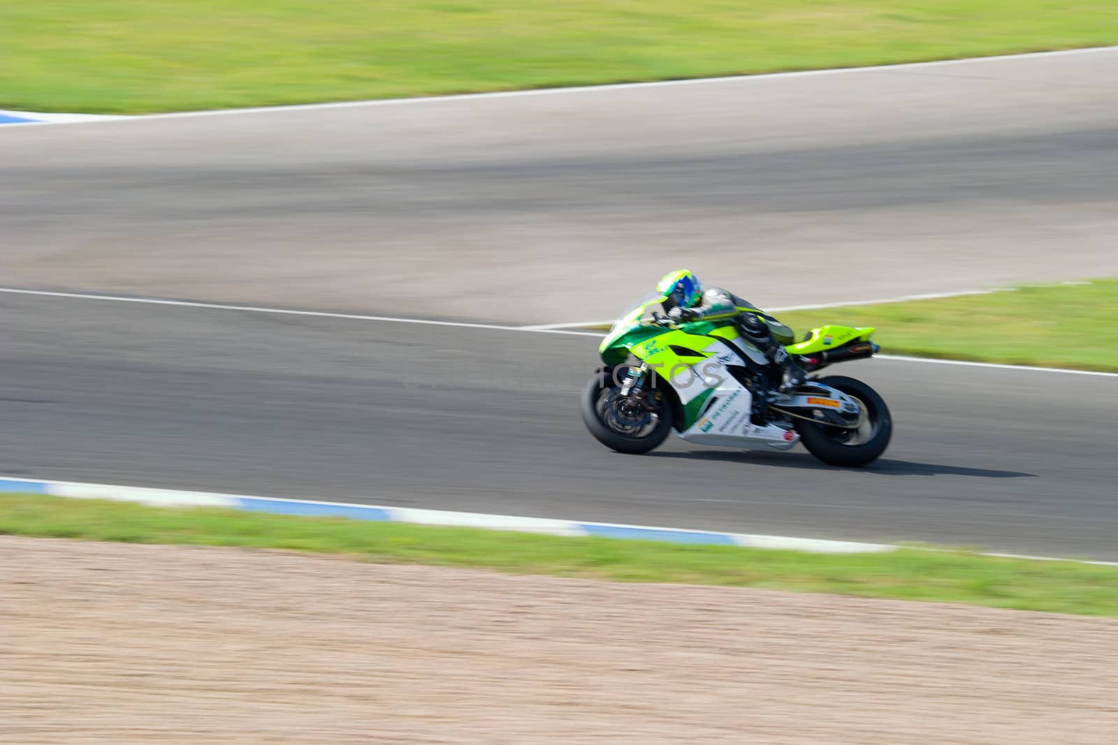 JEREZ DE LA FRONTERA, SPAIN - SEP 03: Pilot of motorcycling of Formula Extreme in the Spanish championship of velocity (CEV) on Sep 03, 2005, in racetrack of velocity of Jerez de la Frontera