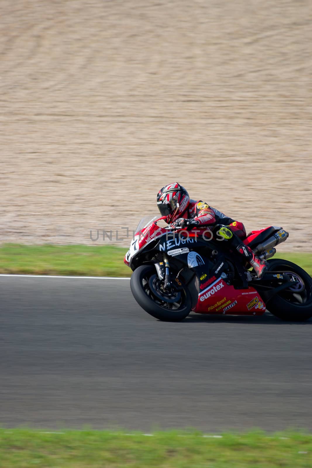 JEREZ DE LA FRONTERA, SPAIN - SEP 03: Pilot of motorcycling of Formula Extreme in the Spanish championship of velocity (CEV) on Sep 03, 2005, in racetrack of velocity of Jerez de la Frontera
