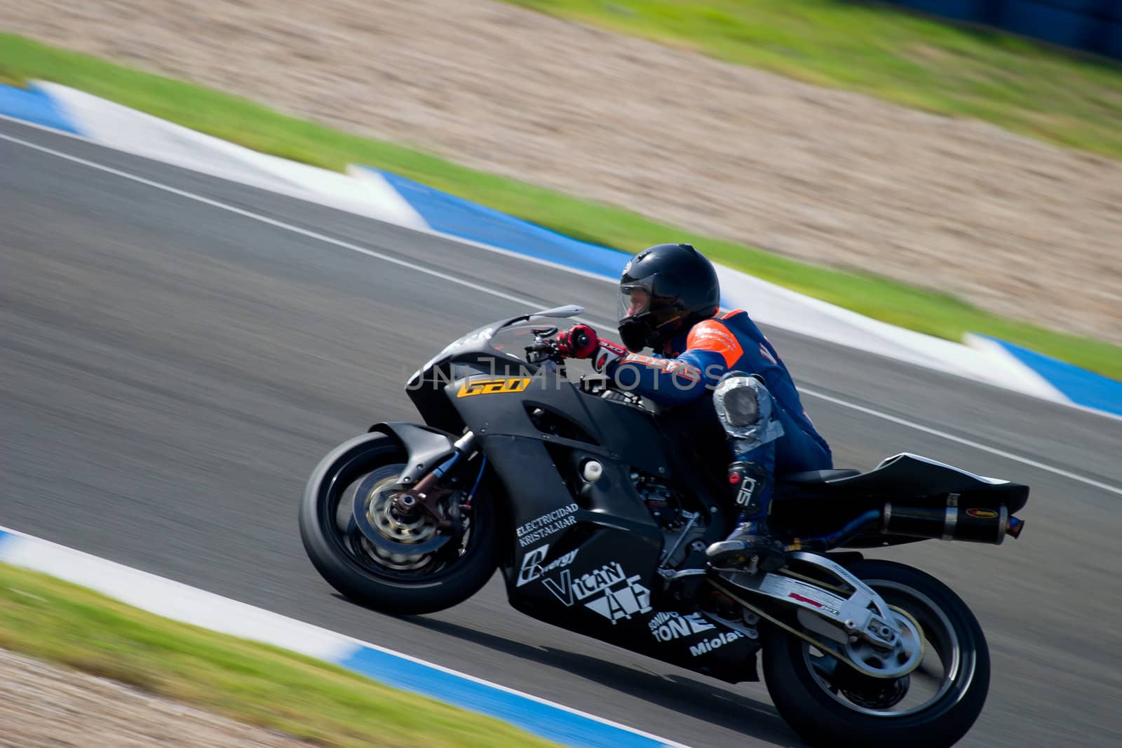 JEREZ DE LA FRONTERA, SPAIN - SEP 03: Pilot of motorcycling of Formula Extreme in the Spanish championship of velocity (CEV) on Sep 03, 2005, in racetrack of velocity of Jerez de la Frontera