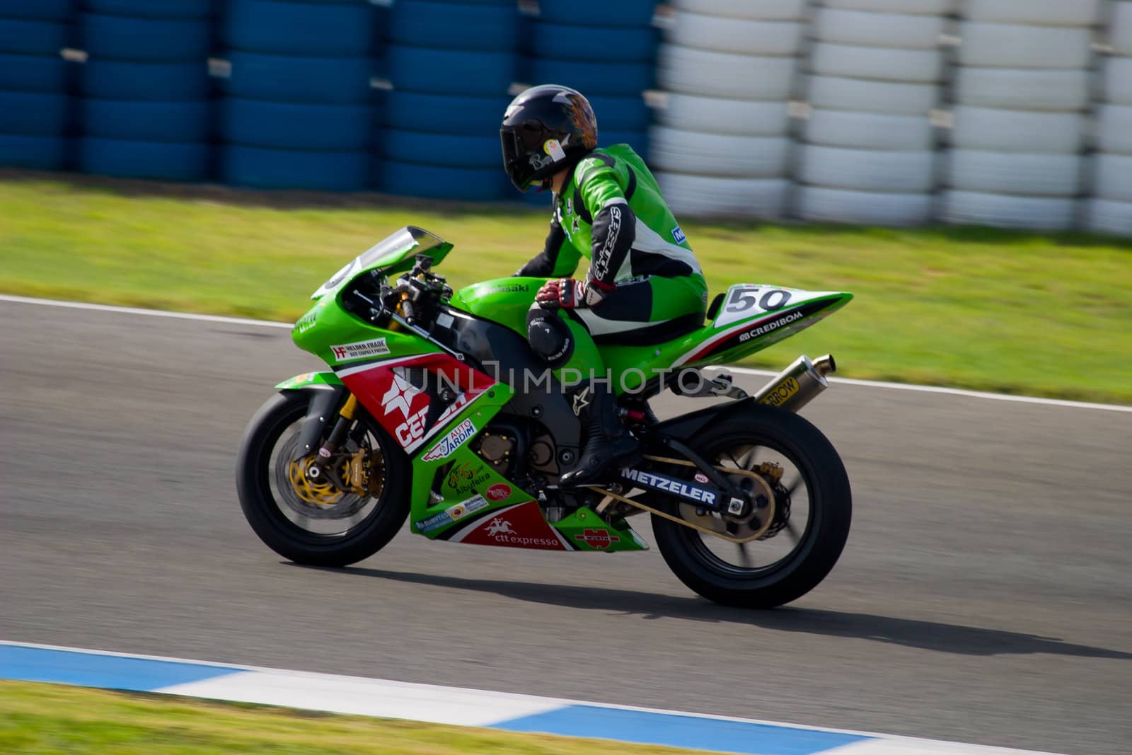 JEREZ DE LA FRONTERA, SPAIN - SEP 03: Pilot of motorcycling of Formula Extreme in the Spanish championship of velocity (CEV) on Sep 03, 2005, in racetrack of velocity of Jerez de la Frontera