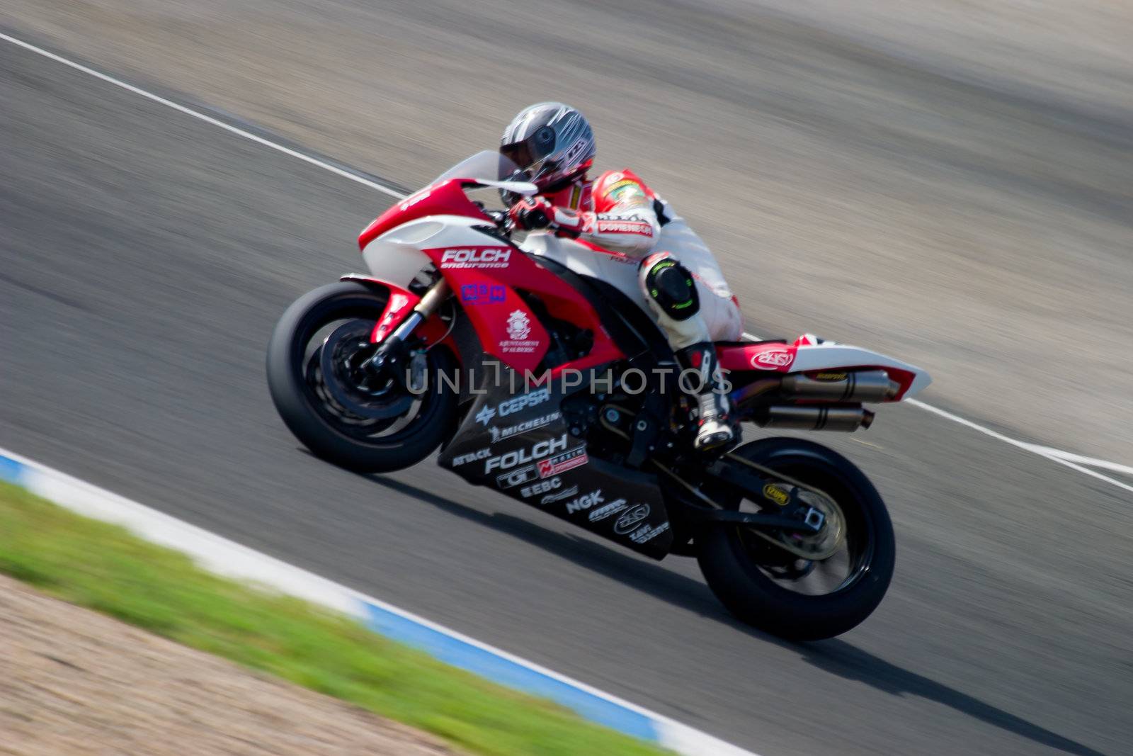 JEREZ DE LA FRONTERA, SPAIN - SEP 03: Pilot of motorcycling of Formula Extreme in the Spanish championship of velocity (CEV) on Sep 03, 2005, in racetrack of velocity of Jerez de la Frontera