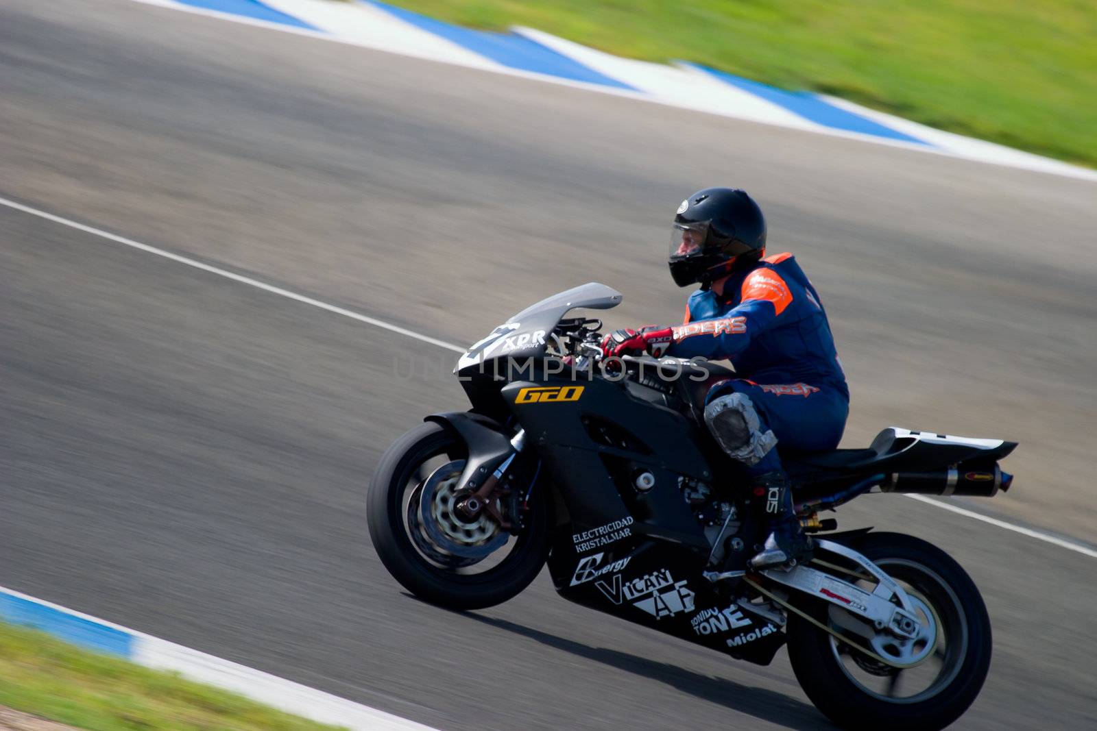 JEREZ DE LA FRONTERA, SPAIN - SEP 03: Pilot of motorcycling of Formula Extreme in the Spanish championship of velocity (CEV) on Sep 03, 2005, in racetrack of velocity of Jerez de la Frontera