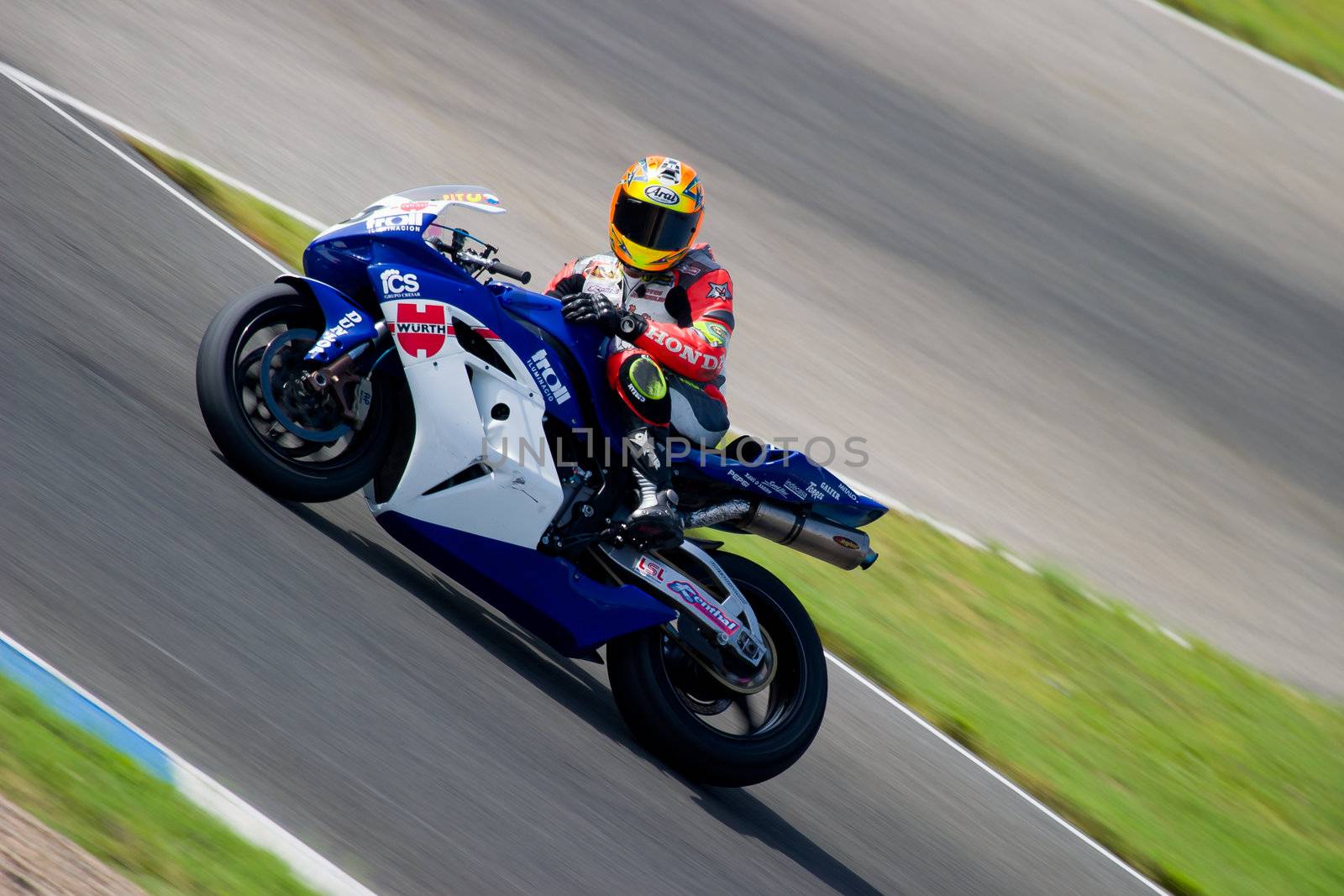 JEREZ DE LA FRONTERA, SPAIN - SEP 03: Pilot of motorcycling of Formula Extreme in the Spanish championship of velocity (CEV) on Sep 03, 2005, in racetrack of velocity of Jerez de la Frontera