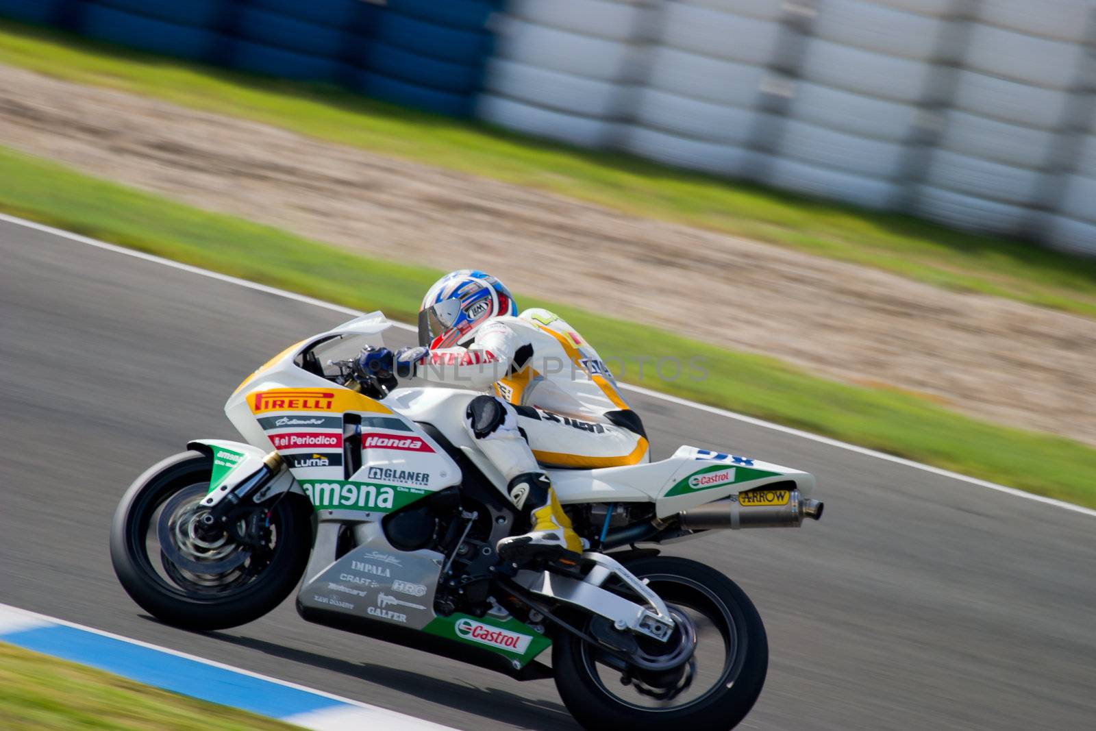 JEREZ DE LA FRONTERA, SPAIN - SEP 03: Pilot of motorcycling of Supersport in the Spanish championship of velocity (CEV) on Sep 03, 2005, in racetrack of velocity of Jerez de la Frontera