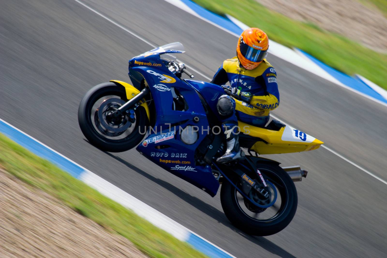 JEREZ DE LA FRONTERA, SPAIN - SEP 03: Pilot of motorcycling of Supersport in the Spanish championship of velocity (CEV) on Sep 03, 2005, in racetrack of velocity of Jerez de la Frontera
