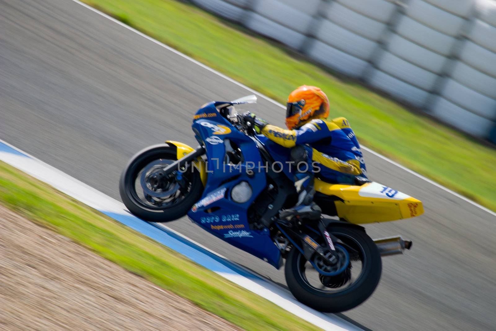 JEREZ DE LA FRONTERA, SPAIN - SEP 03: Pilot of motorcycling of Supersport in the Spanish championship of velocity (CEV) on Sep 03, 2005, in racetrack of velocity of Jerez de la Frontera