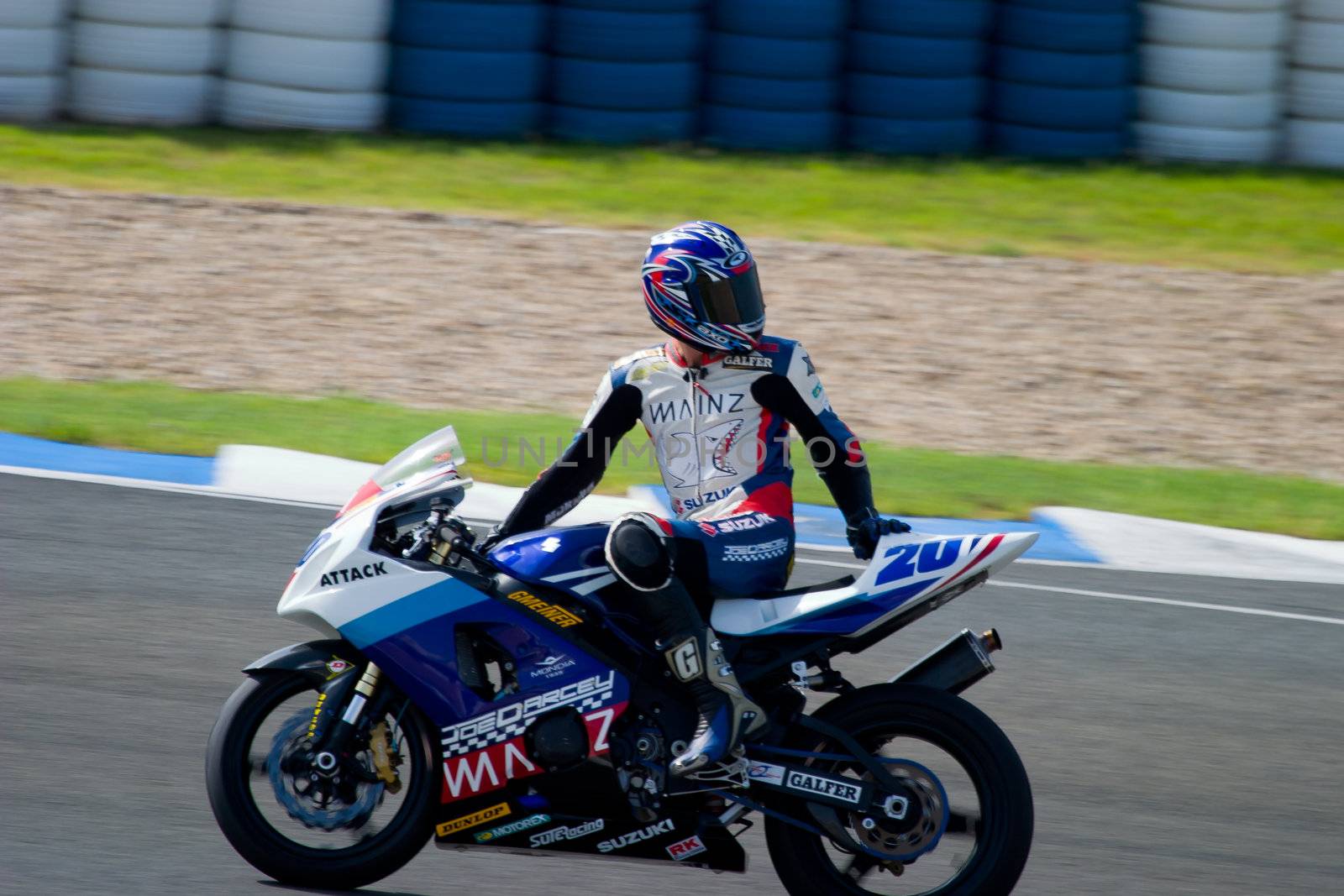 JEREZ DE LA FRONTERA, SPAIN - SEP 03: Pilot of motorcycling of Supersport in the Spanish championship of velocity (CEV) on Sep 03, 2005, in racetrack of velocity of Jerez de la Frontera