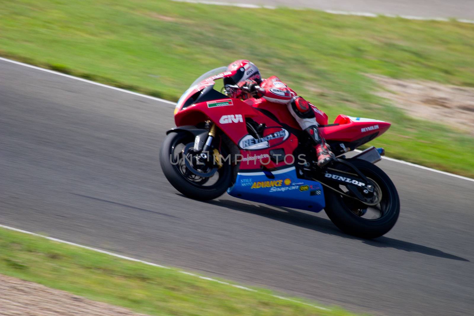 JEREZ DE LA FRONTERA, SPAIN - SEP 03: Pilot of motorcycling of Supersport in the Spanish championship of velocity (CEV) on Sep 03, 2005, in racetrack of velocity of Jerez de la Frontera