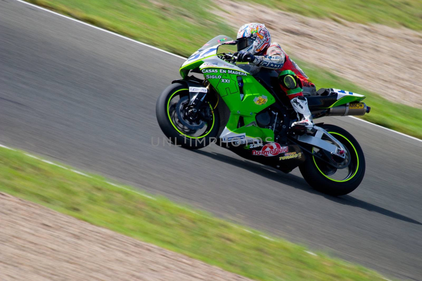 JEREZ DE LA FRONTERA, SPAIN - SEP 03: Pilot of motorcycling of Supersport in the Spanish championship of velocity (CEV) on Sep 03, 2005, in racetrack of velocity of Jerez de la Frontera