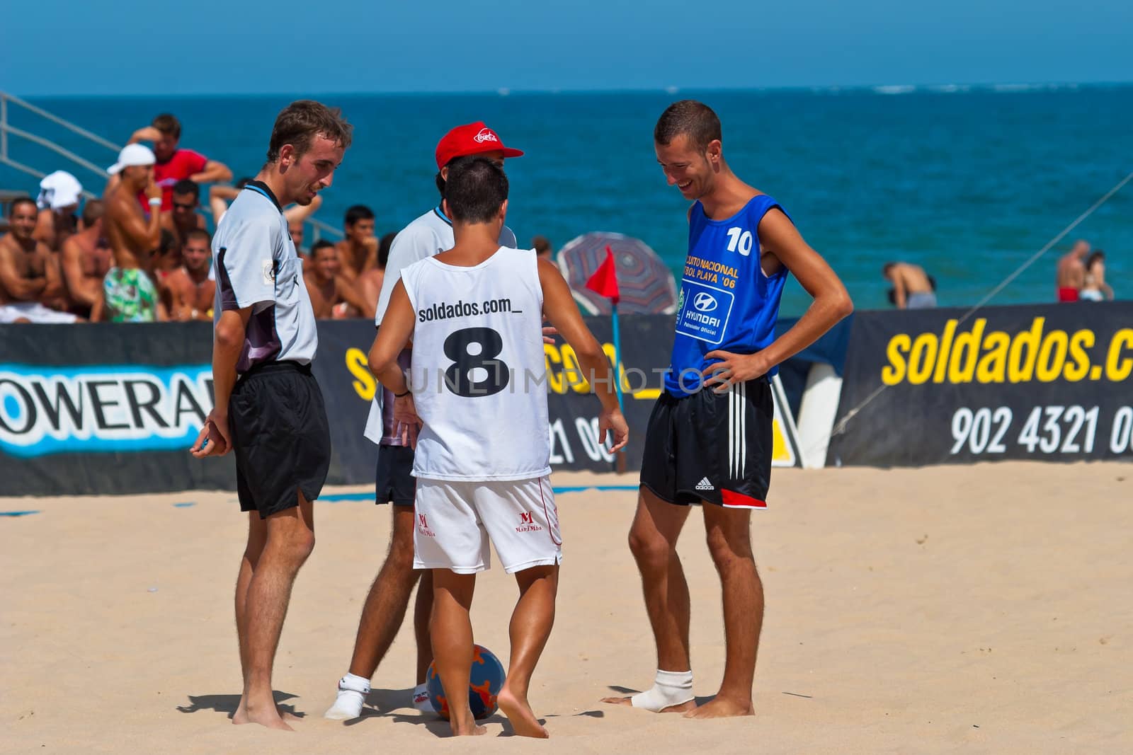 CADIZ, SPAIN -  JUL 22:  Unknown players of unknown team playing the Spanish Championship of Beach Soccer on Jul 22, 2006 on the beach of La Victoria in Cadiz, Spain