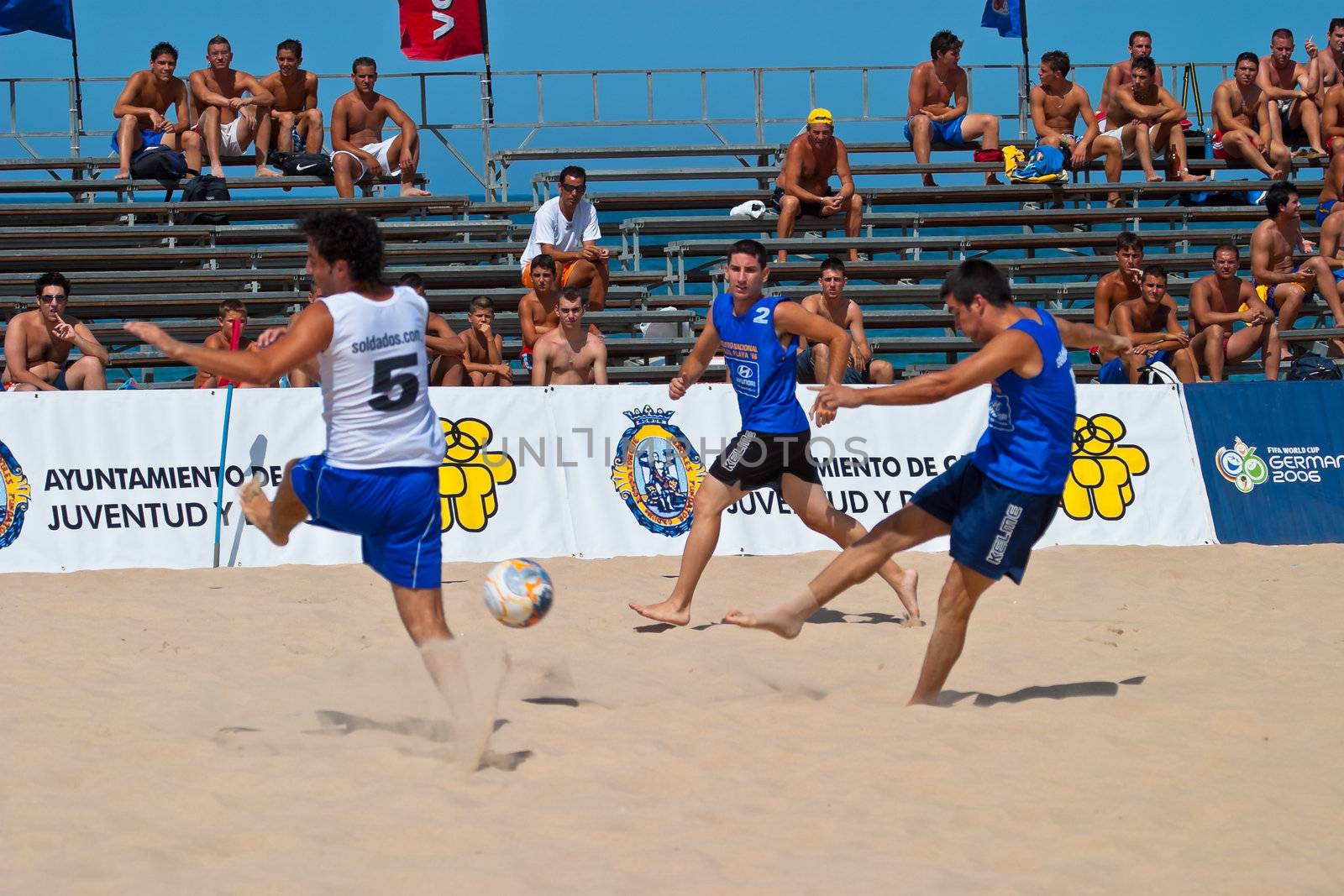 CADIZ, SPAIN -  JUL 22:  Unknown players of unknown team playing the Spanish Championship of Beach Soccer on Jul 22, 2006 on the beach of La Victoria in Cadiz, Spain
