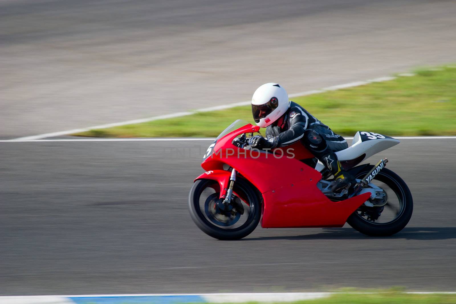 JEREZ DE LA FRONTERA, SPAIN - SEP 03: Pilot of motorcycling of 125cc in the Spanish championship of velocity (CEV) on Sep 03, 2005, in racetrack of velocity of Jerez de la Frontera