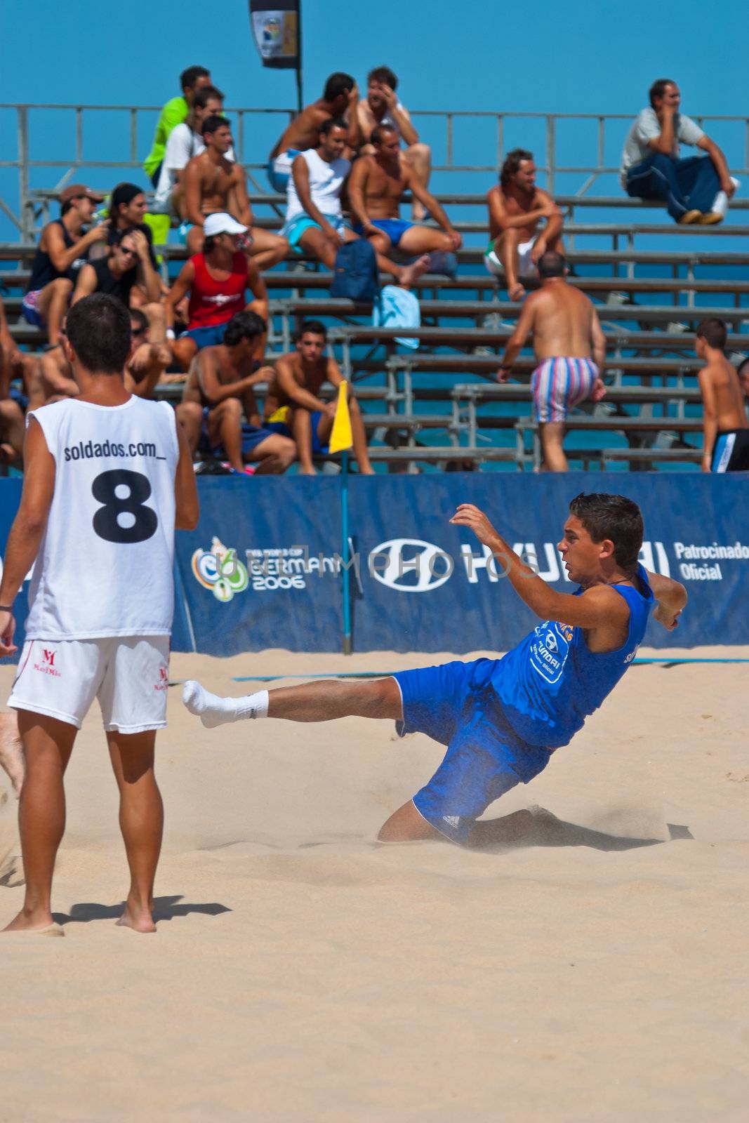 CADIZ, SPAIN -  JUL 22:  Unknown players of unknown team playing the Spanish Championship of Beach Soccer on Jul 22, 2006 on the beach of La Victoria in Cadiz, Spain