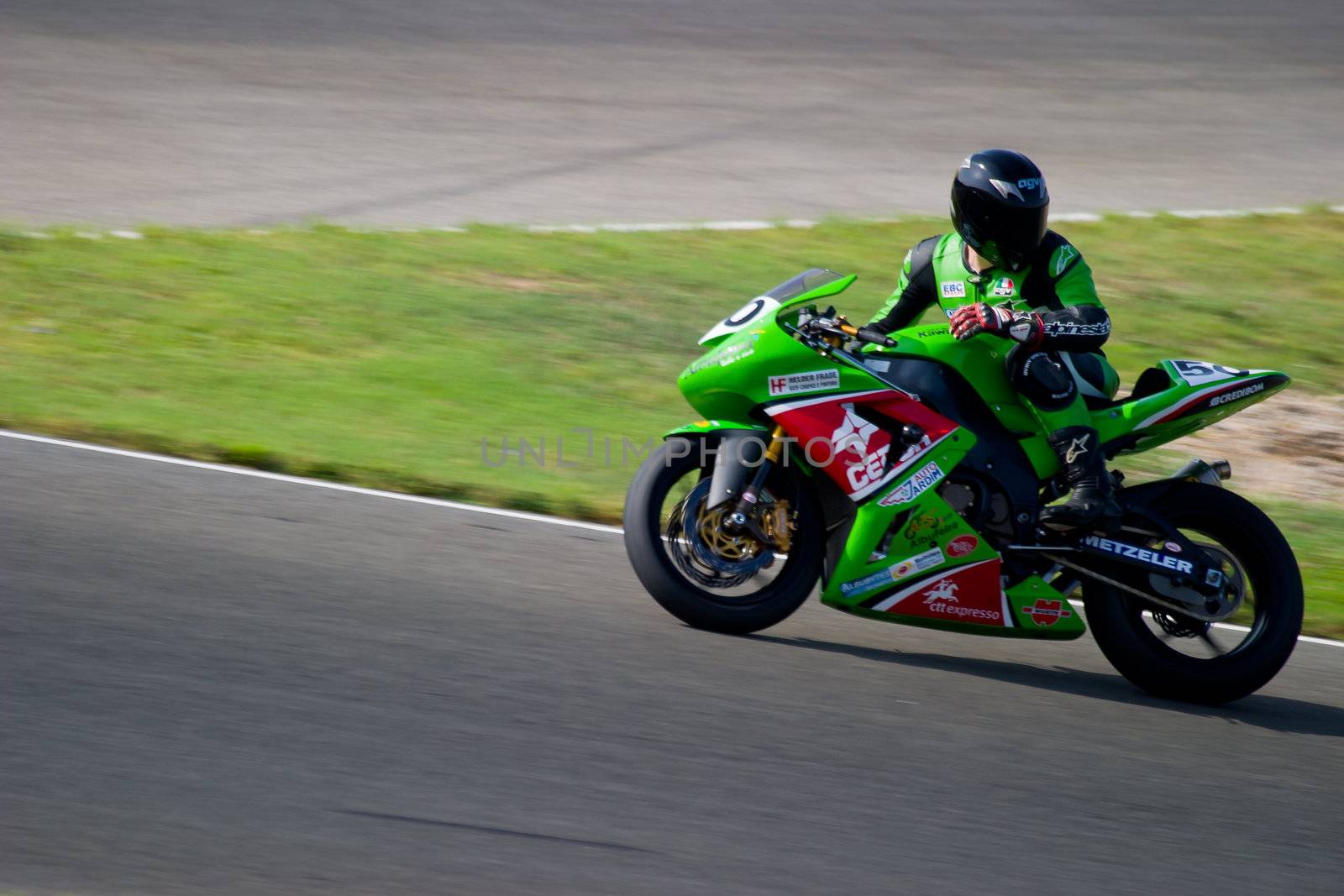JEREZ DE LA FRONTERA, SPAIN - SEP 03: Pilot of motorcycling of Formula Extreme in the Spanish championship of velocity (CEV) on Sep 03, 2005, in racetrack of velocity of Jerez de la Frontera