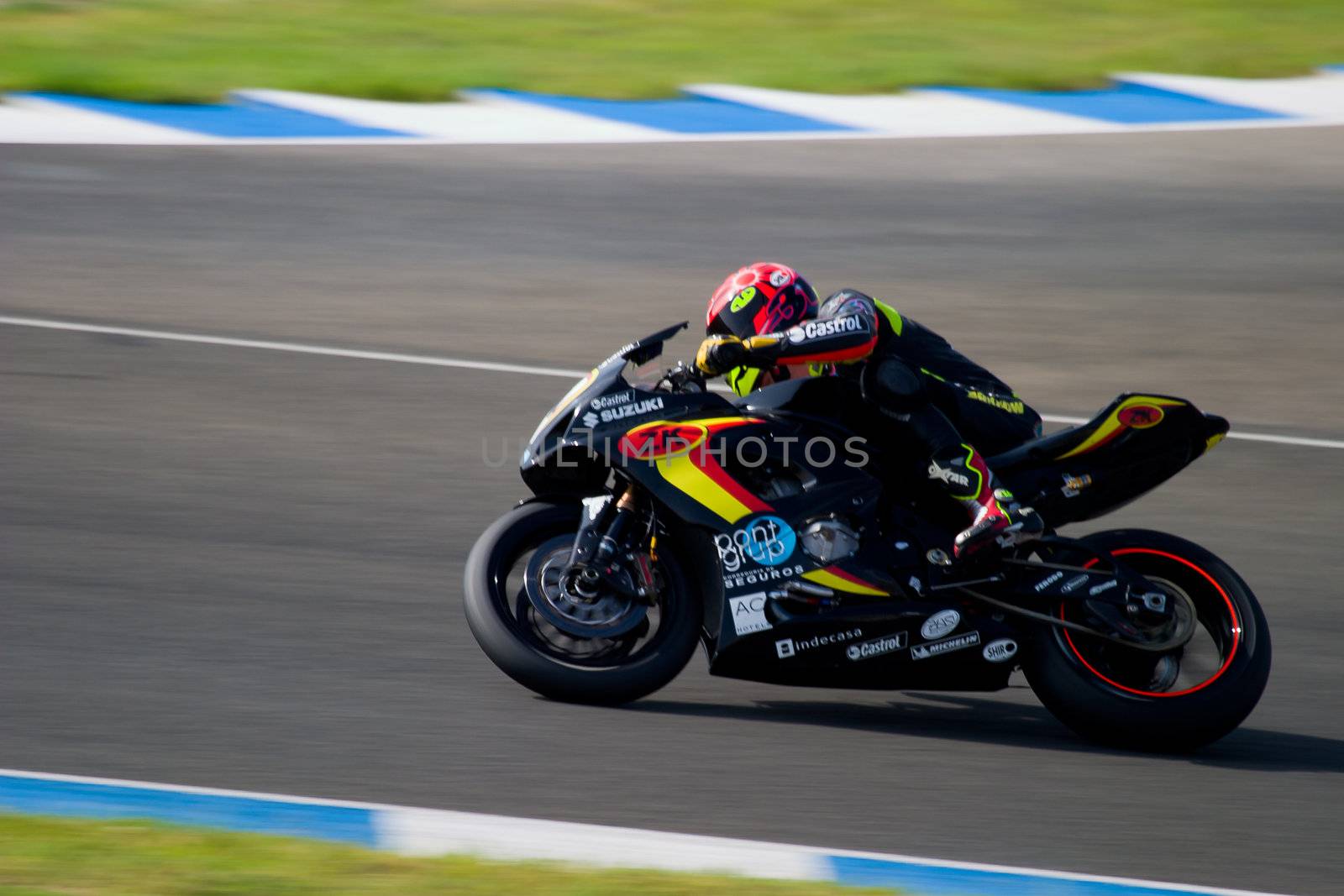 JEREZ DE LA FRONTERA, SPAIN - SEP 03: Pilot of motorcycling of Formula Extreme in the Spanish championship of velocity (CEV) on Sep 03, 2005, in racetrack of velocity of Jerez de la Frontera