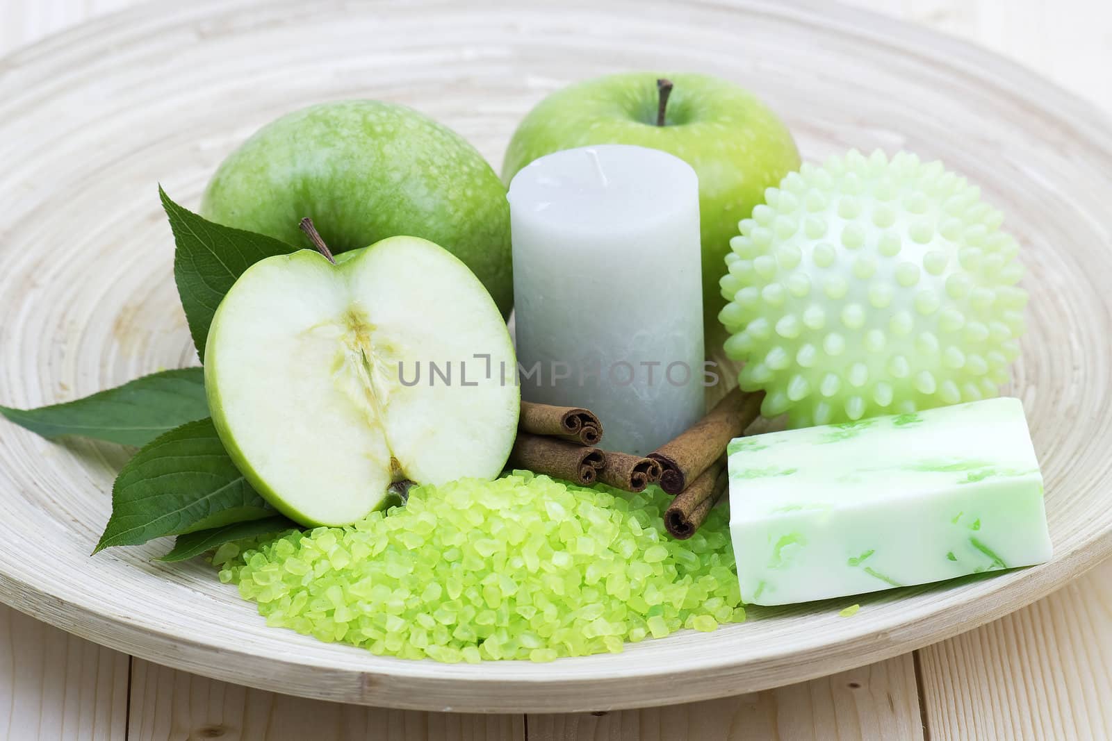 aromatic apple bath - bar of soap, bath salt, fresh apples