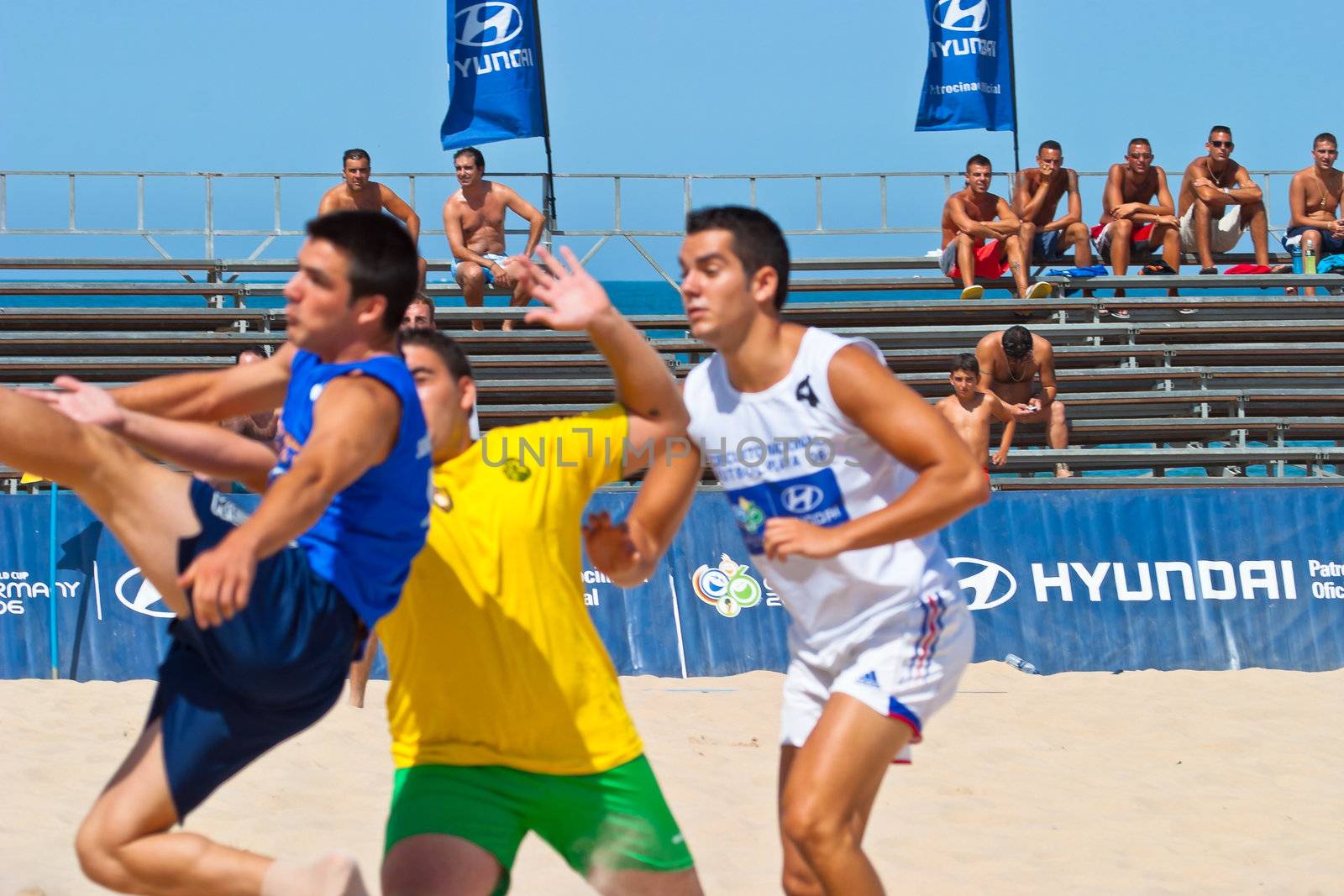 CADIZ, SPAIN -  JUL 22:  Unknown players of unknown team playing the Spanish Championship of Beach Soccer on Jul 22, 2006 on the beach of La Victoria in Cadiz, Spain