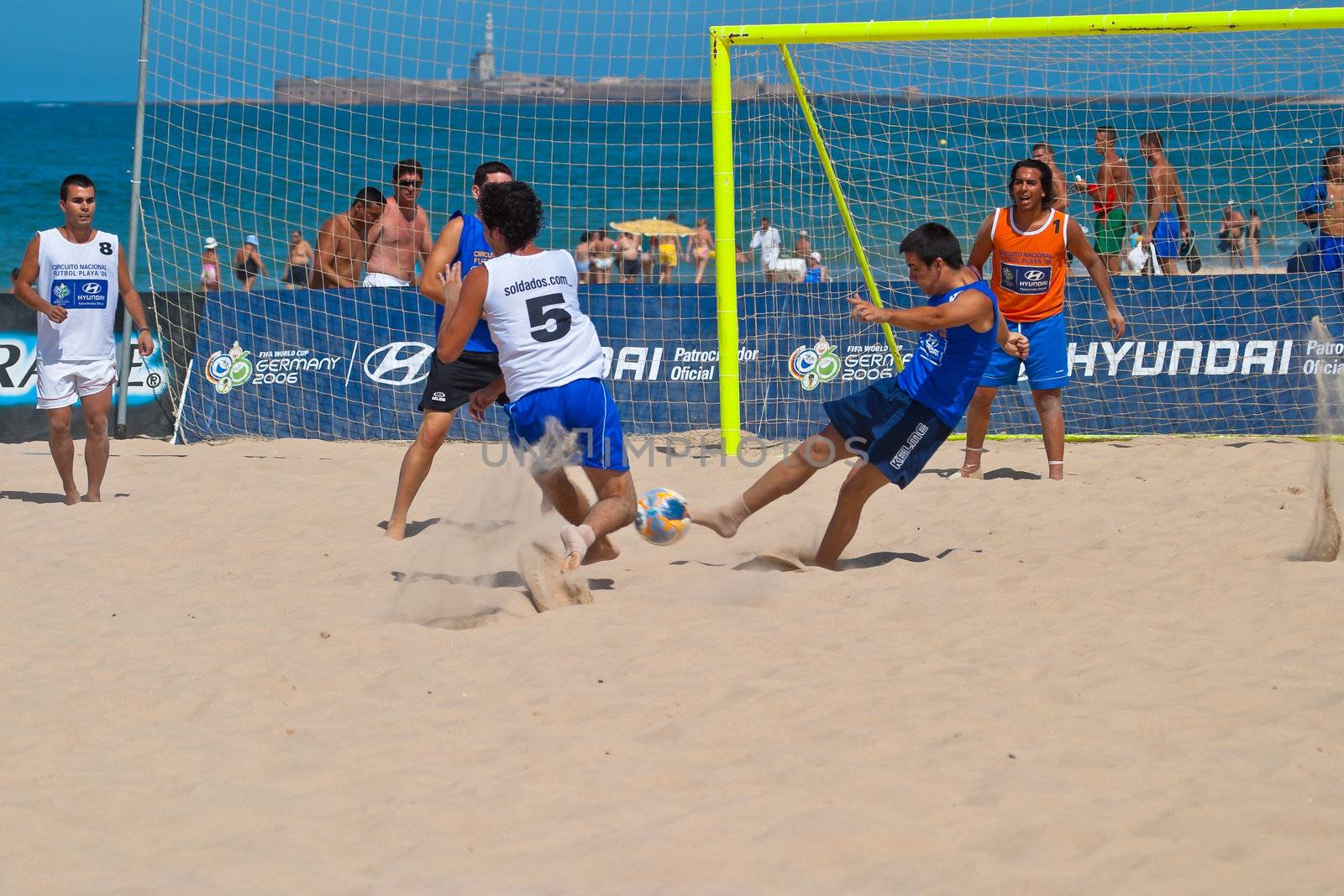 CADIZ, SPAIN -  JUL 22:  Unknown players of unknown team playing the Spanish Championship of Beach Soccer on Jul 22, 2006 on the beach of La Victoria in Cadiz, Spain
