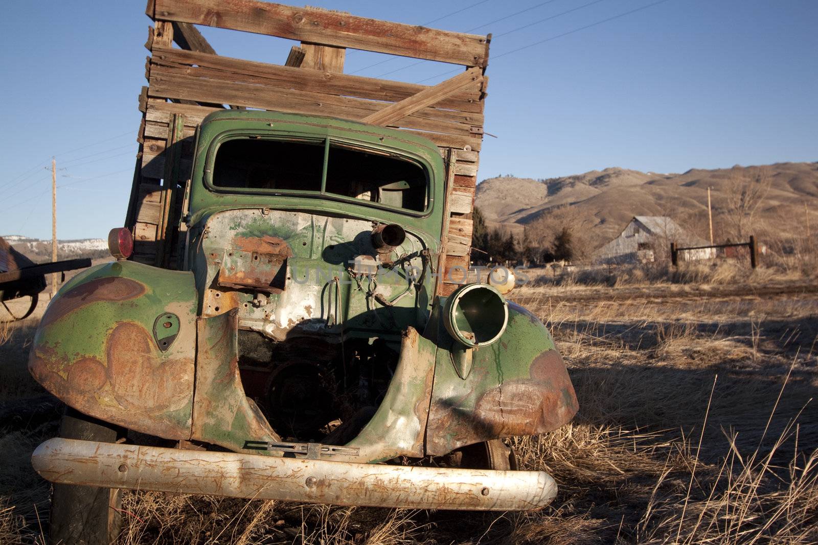Old abandoned truck by jeremywhat