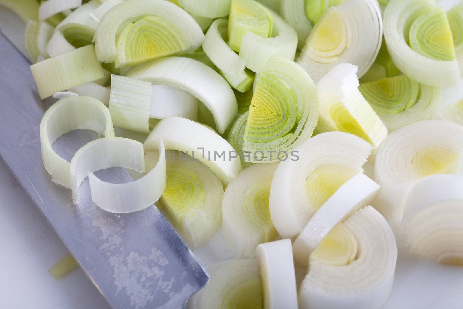 Fresh chopped raw leeks and knife