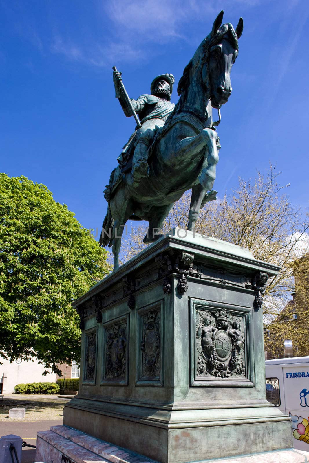 equestrian statue in front of Paleis Noordeinde, The Hague, Neth by phbcz