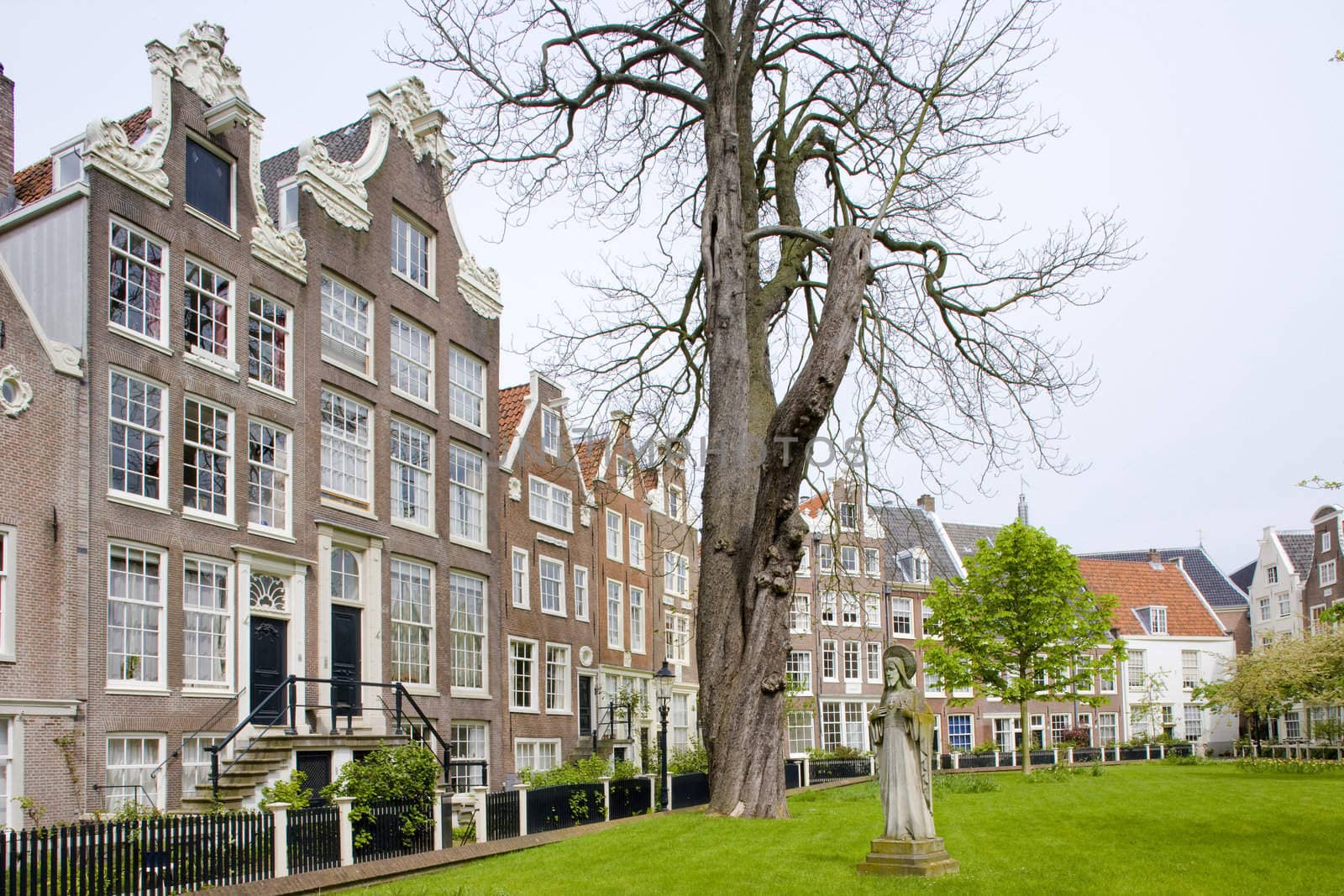 Begijnhof, Amsterdam, Netherlands by phbcz